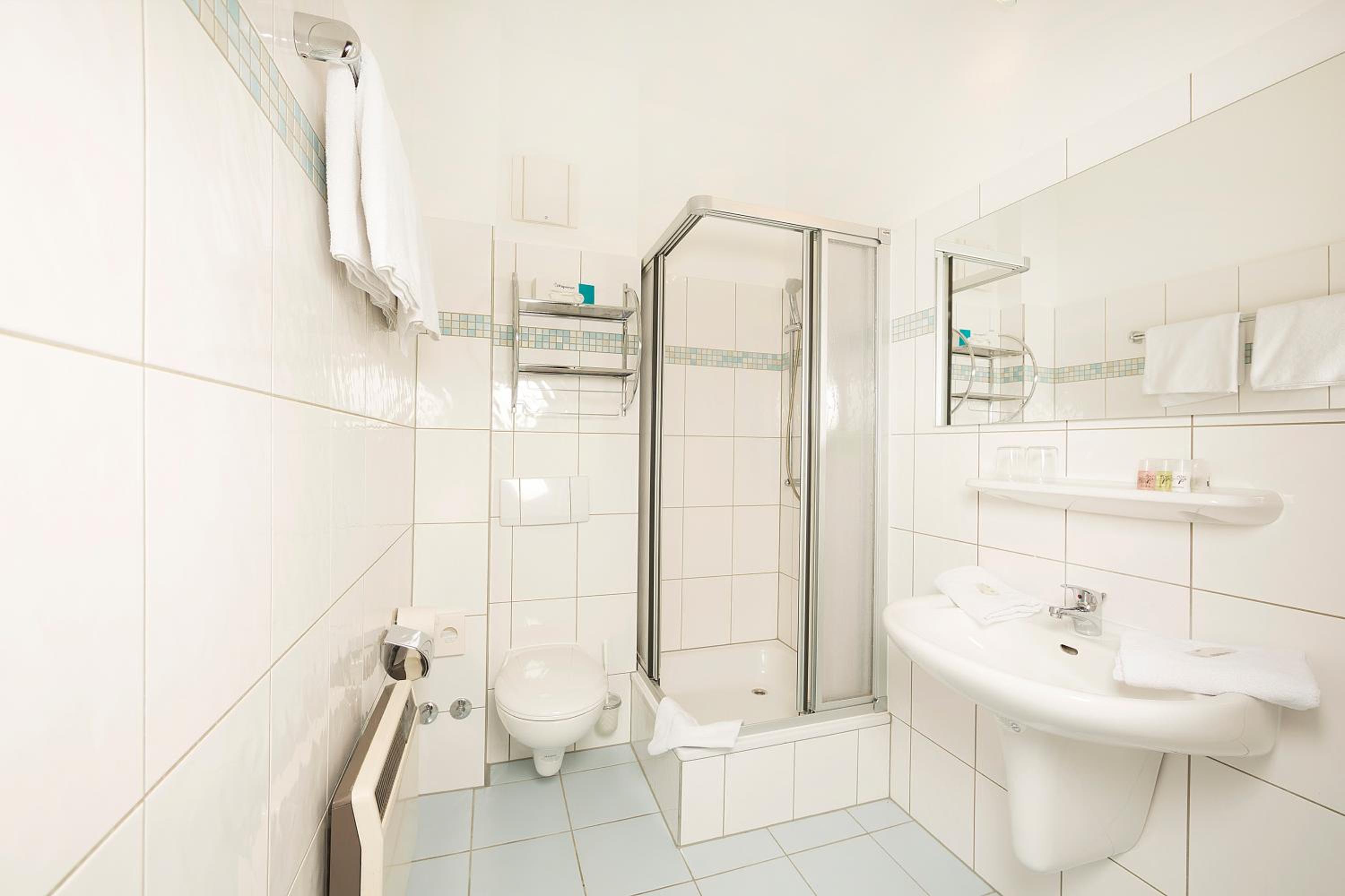 Comfort Double Room thumbnail 6