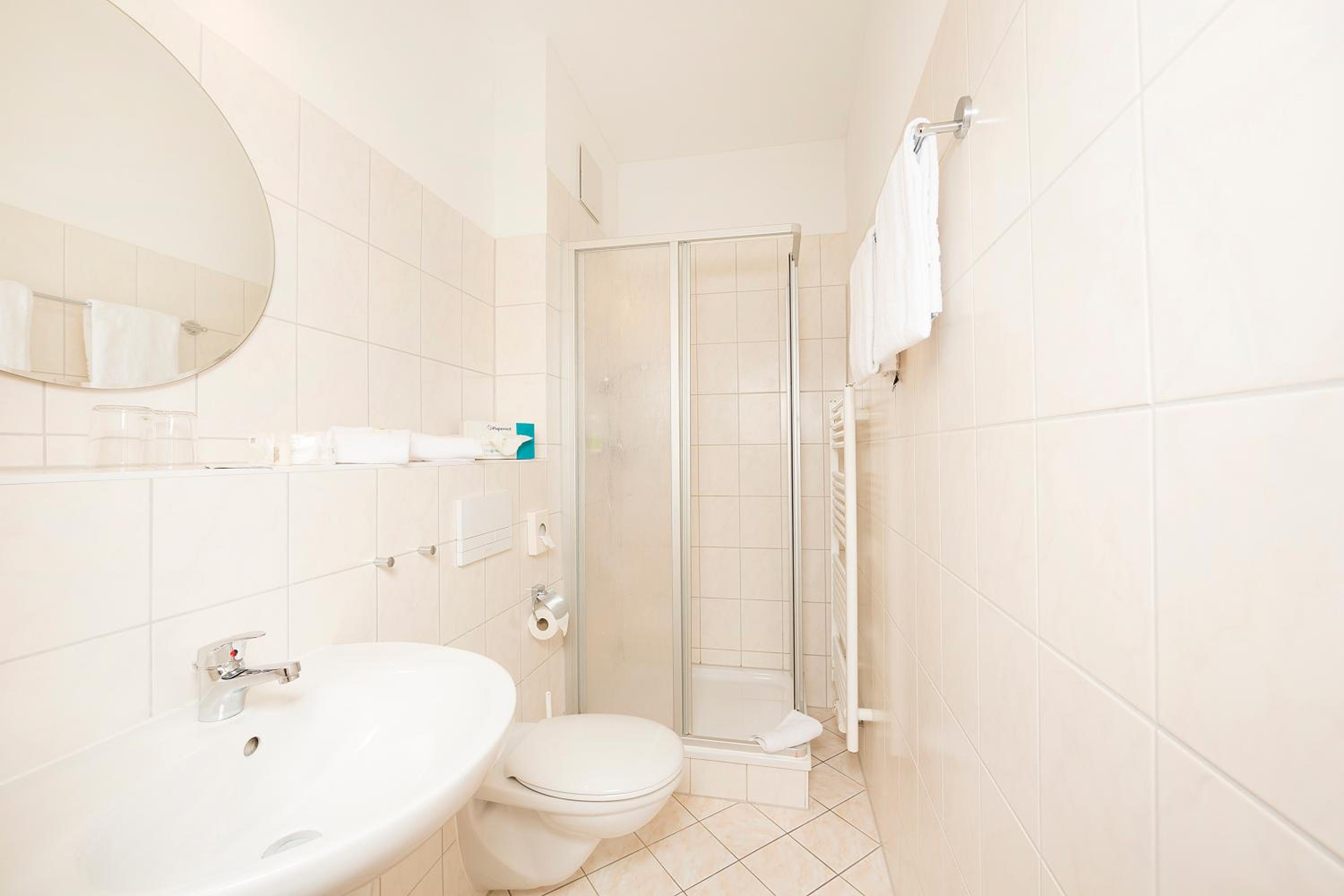 Double Room thumbnail 6