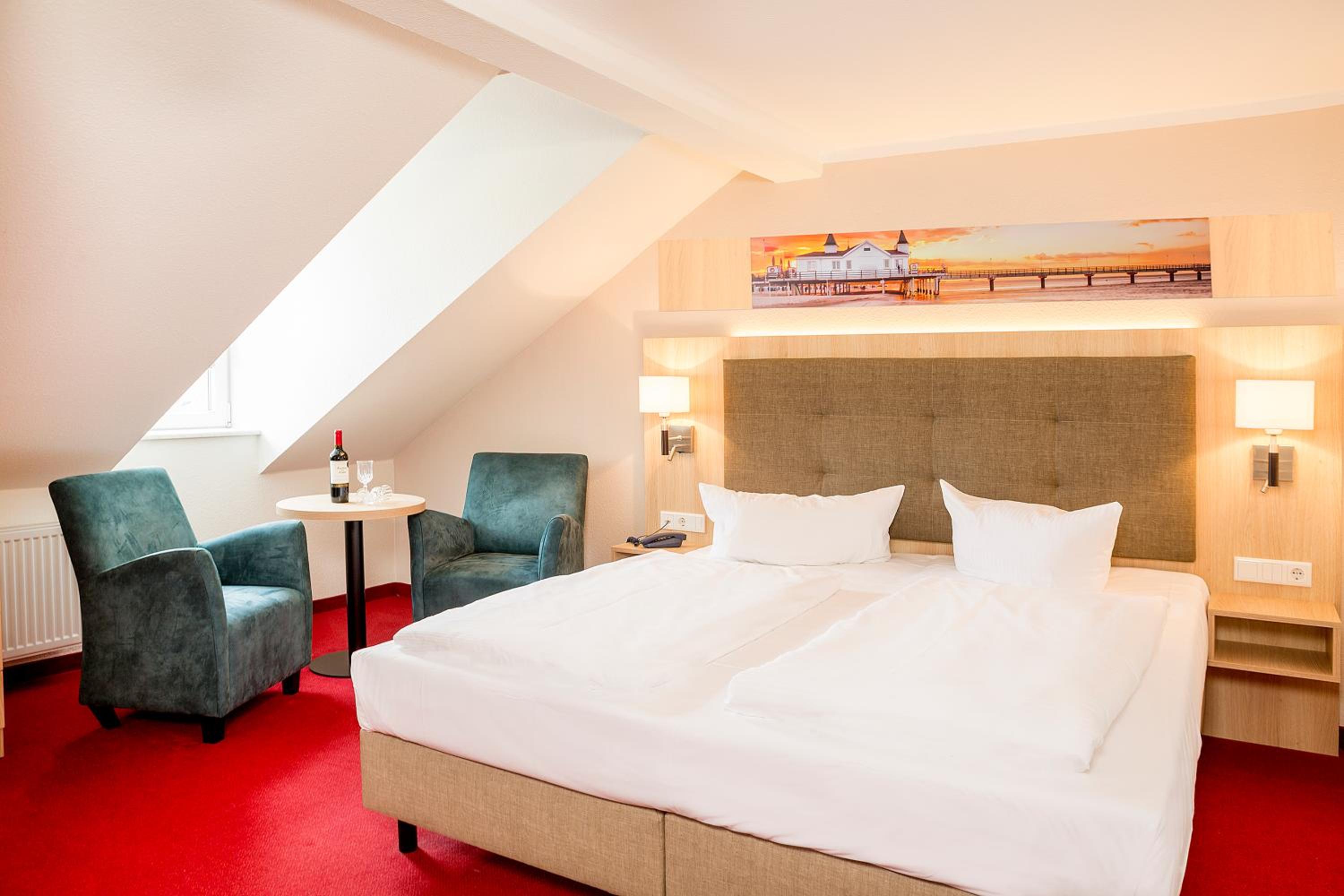 Standard Double Room thumbnail 6