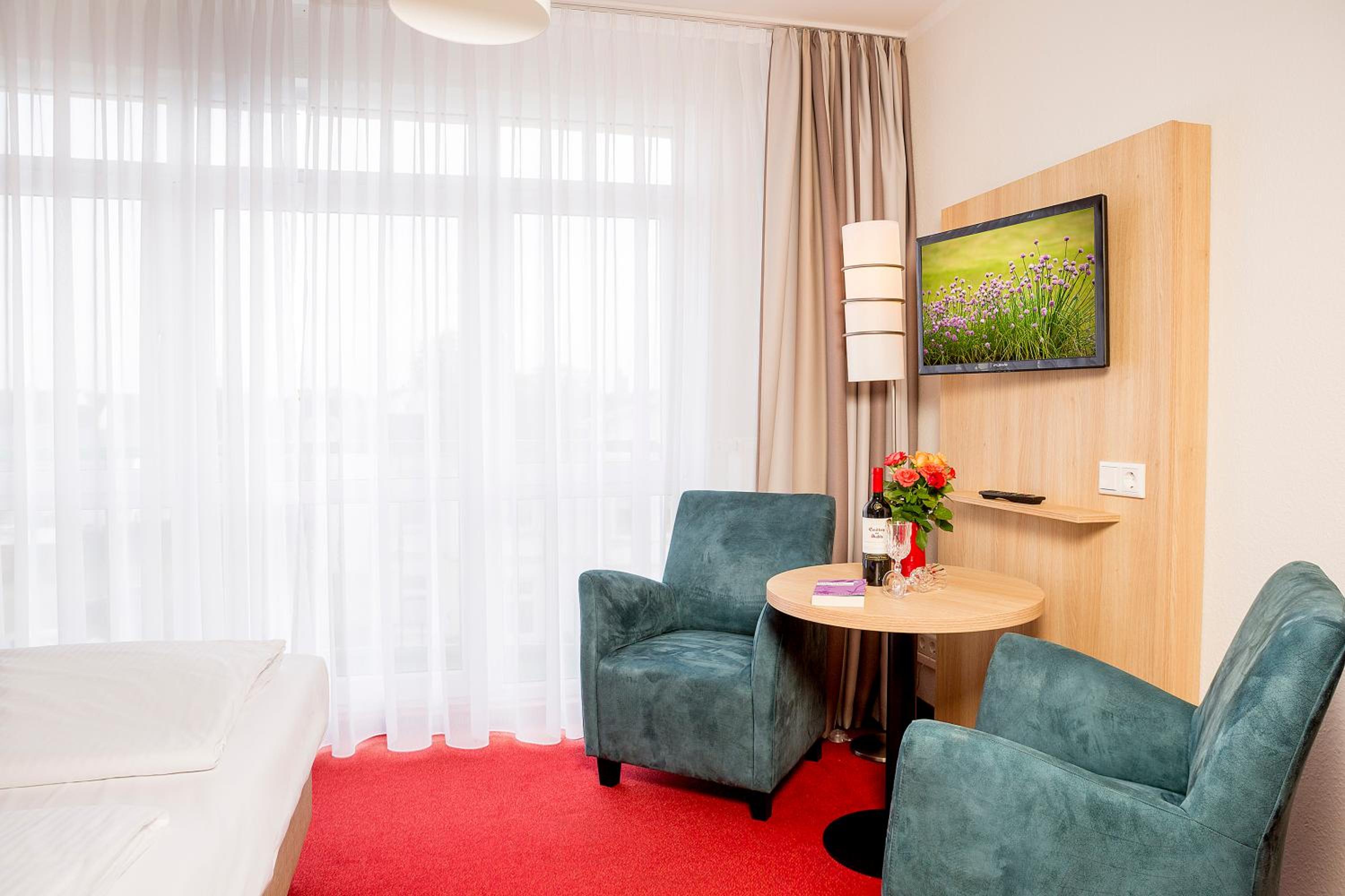 Double Room with Terrace thumbnail 5