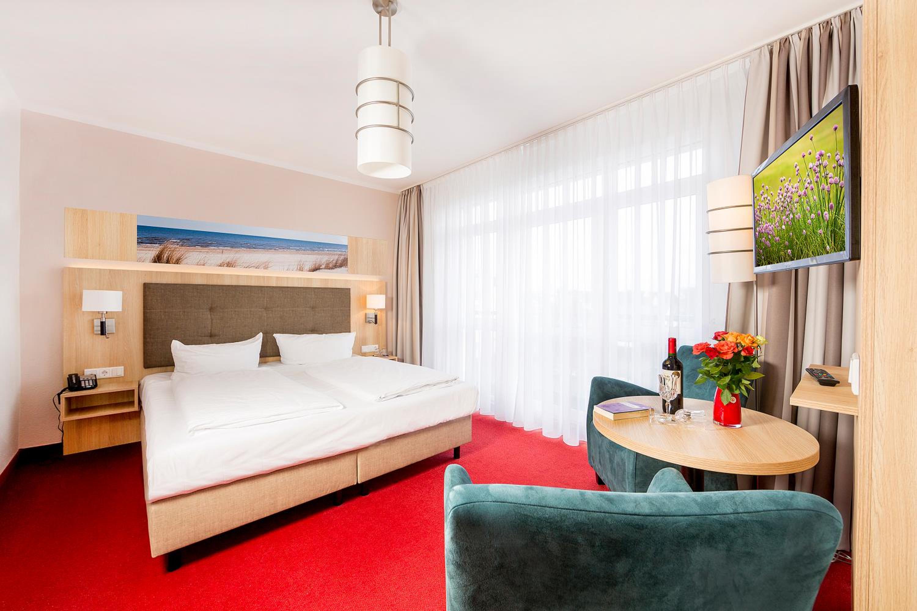 Standard Double Room thumbnail 6