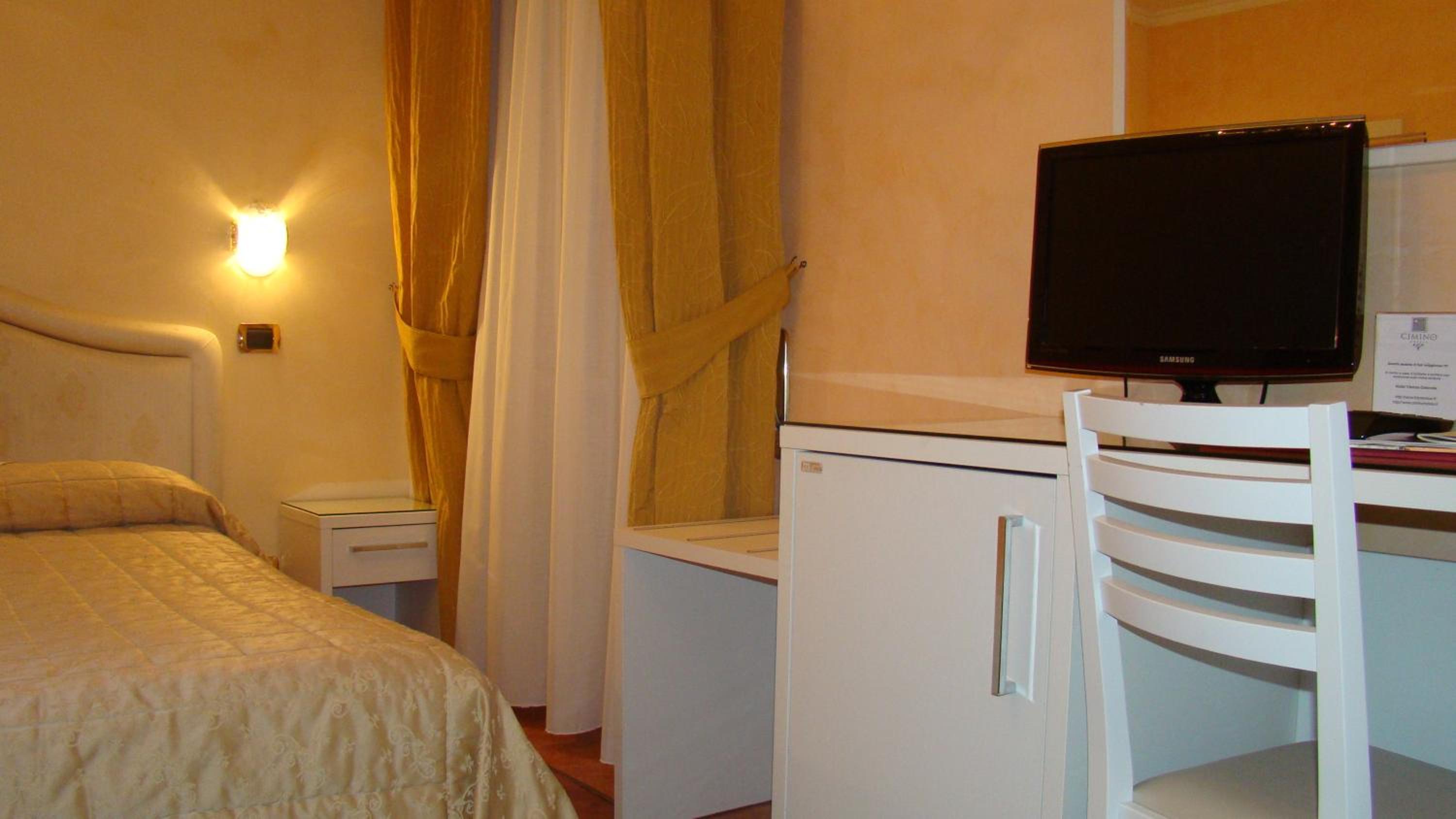Double Room - Photo 6