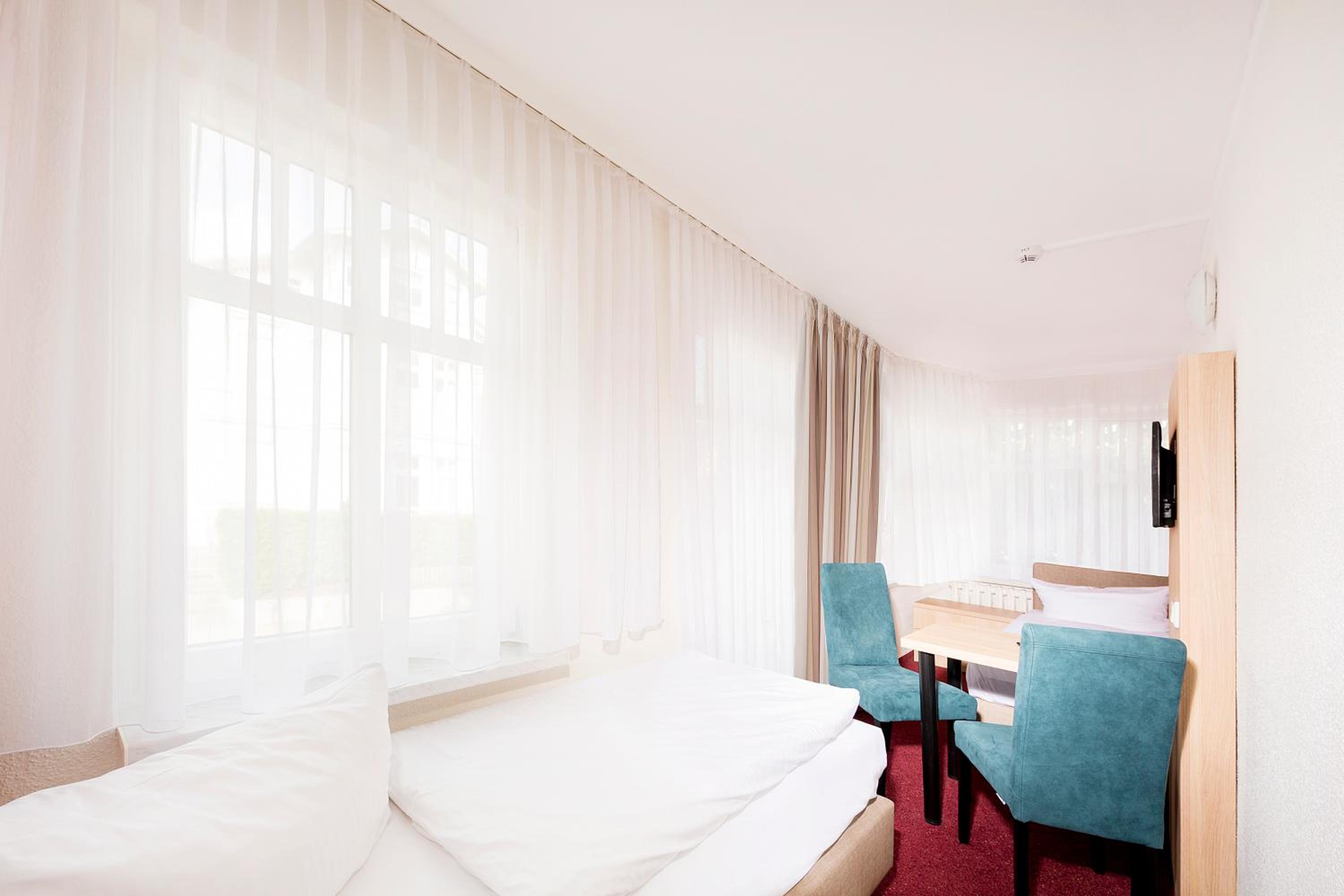 Quadruple Room thumbnail 5