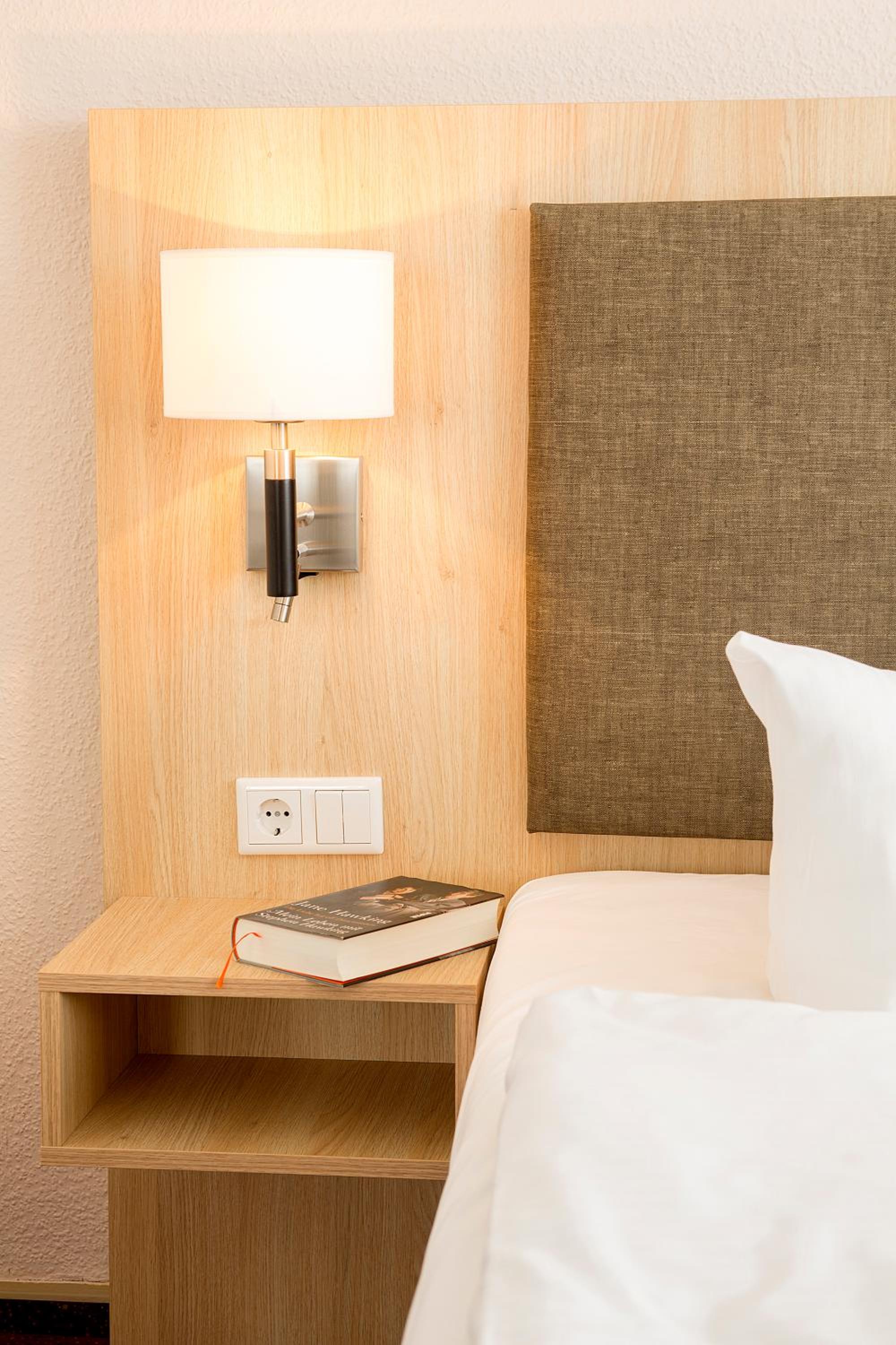 Single Room thumbnail 5