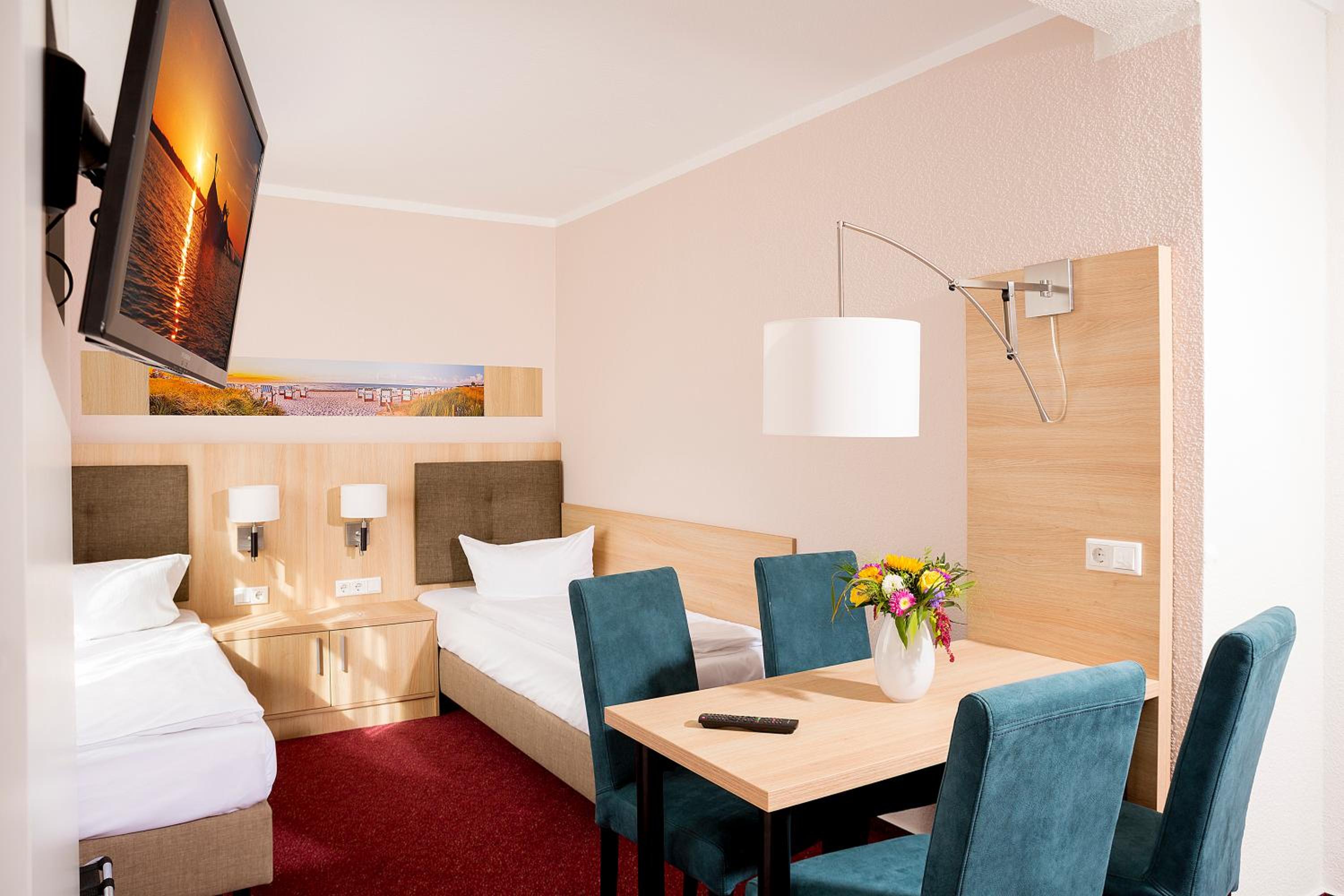Quadruple Room thumbnail 6