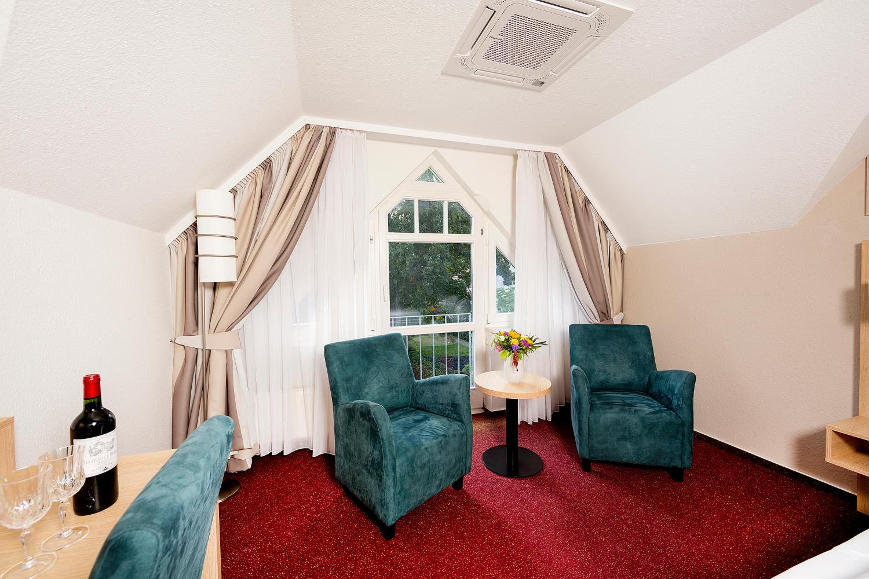 Comfort Double Room thumbnail 5