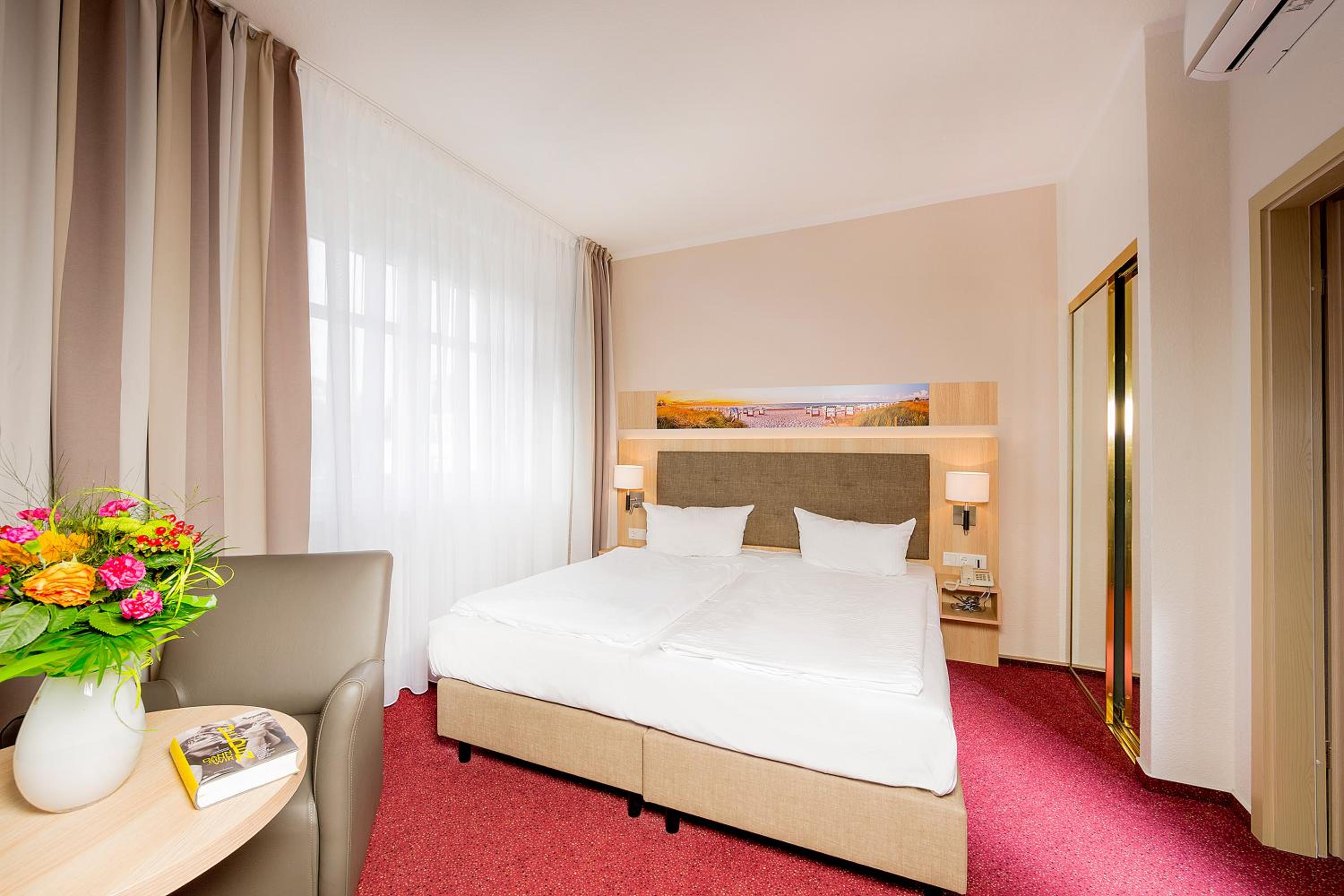 Comfort Double Room thumbnail 6