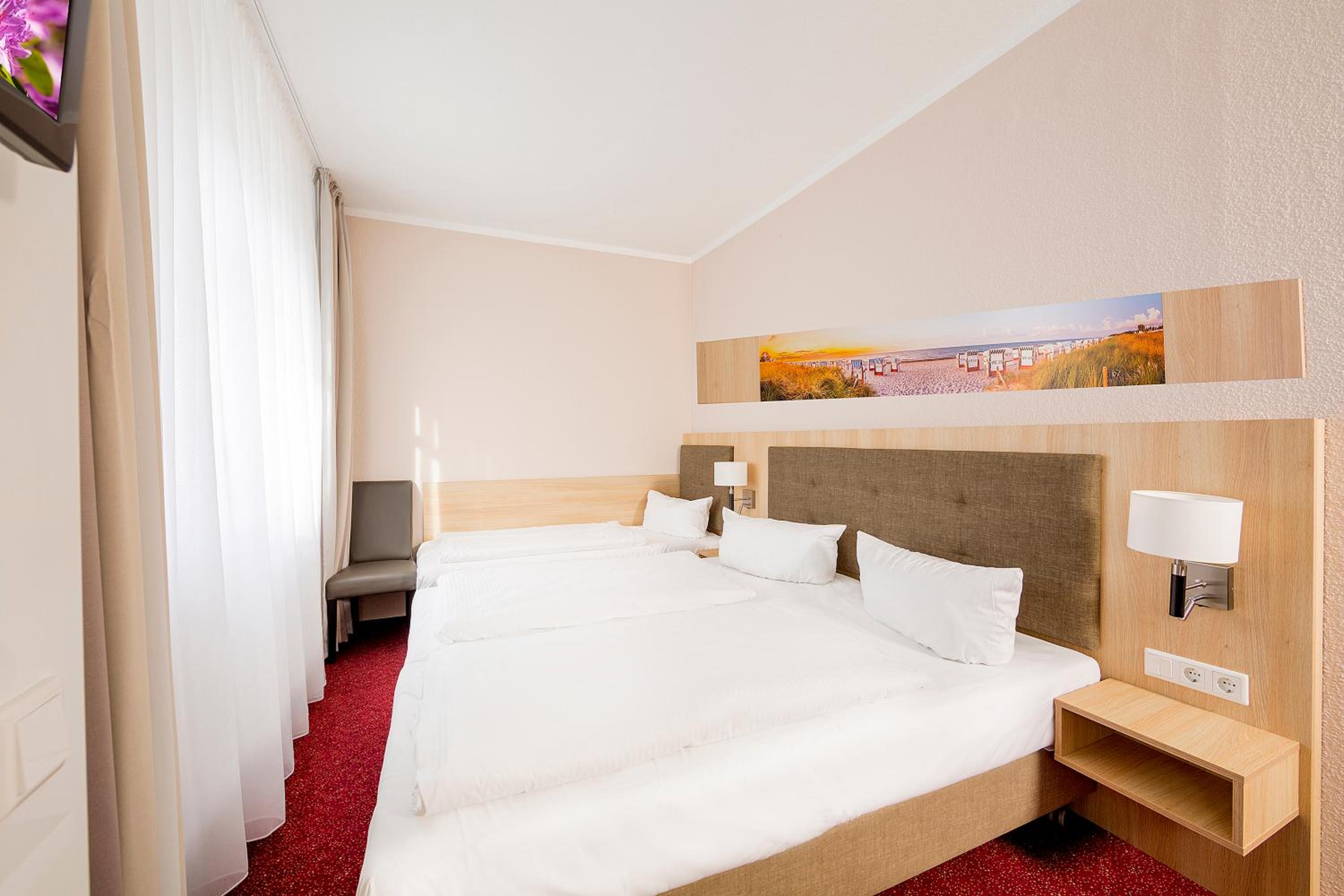 Comfort Triple Room thumbnail 5
