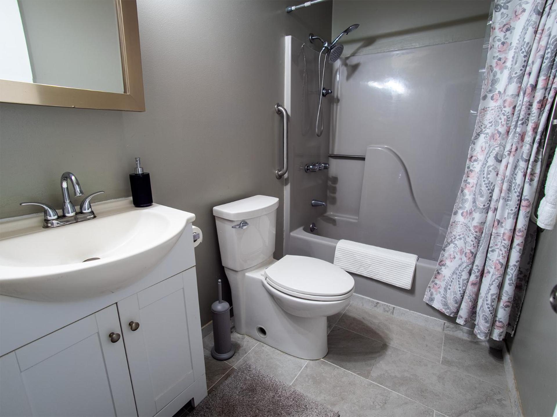 Three-Bedroom House photo 2