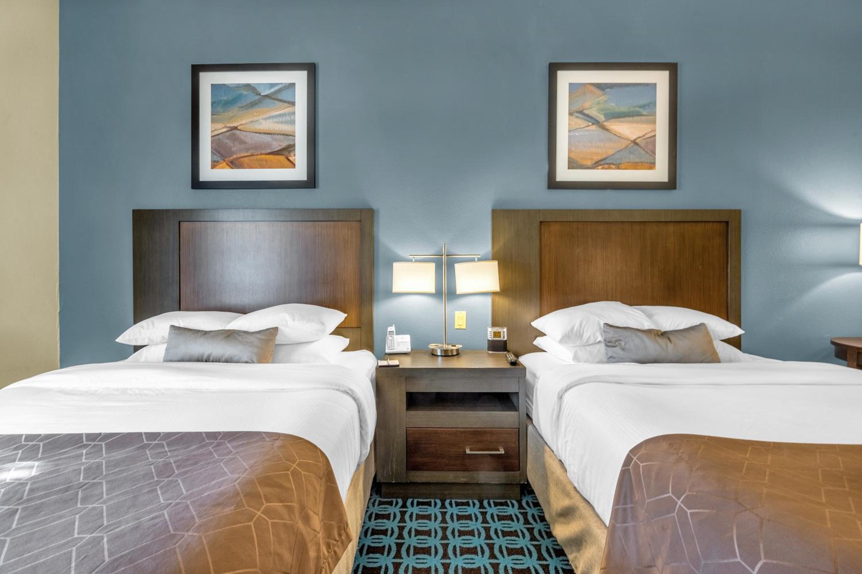 Twin Room with 2 Queen Beds, Non-Smoking - Photo 1
