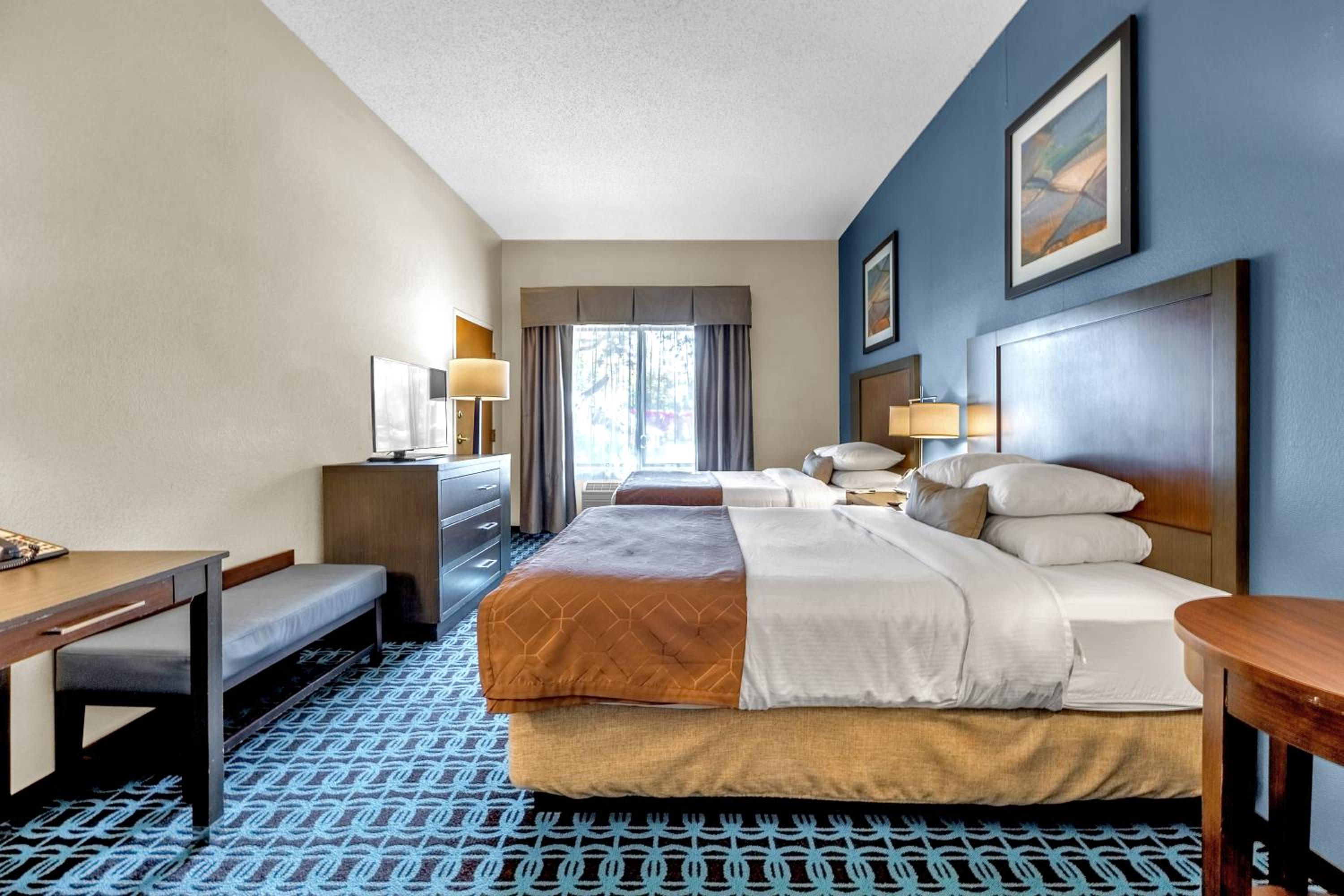 Twin Room with 2 Queen Beds, Non-Smoking - Photo 2