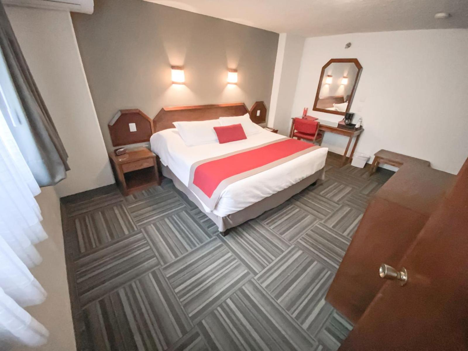 King Room - Non-Smoking - Photo 3