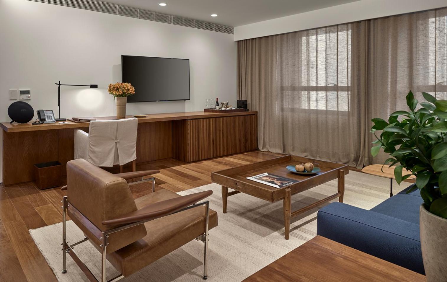 Deluxe Suite