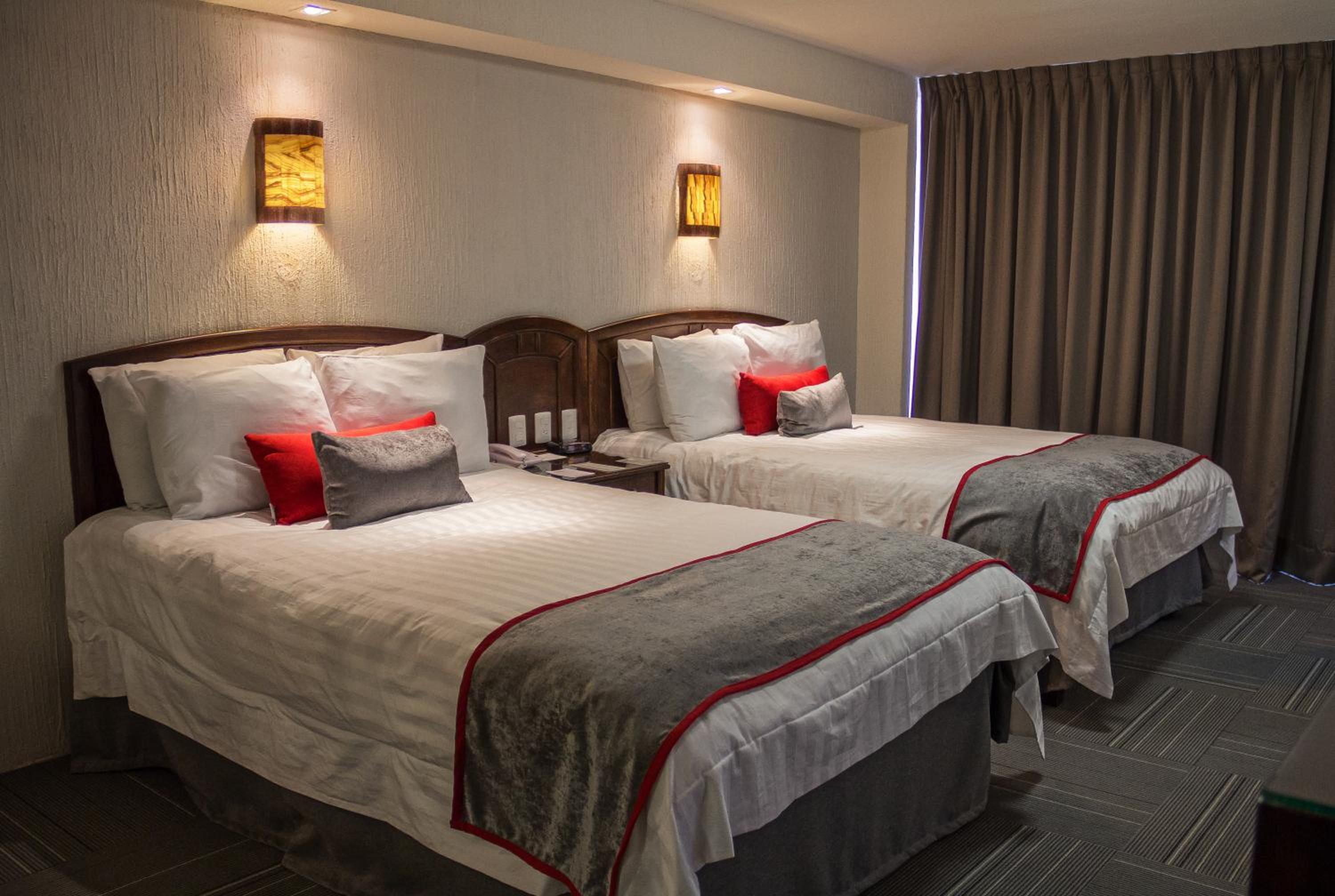 Double Room with Two Double Beds Non Smoking - Photo 1