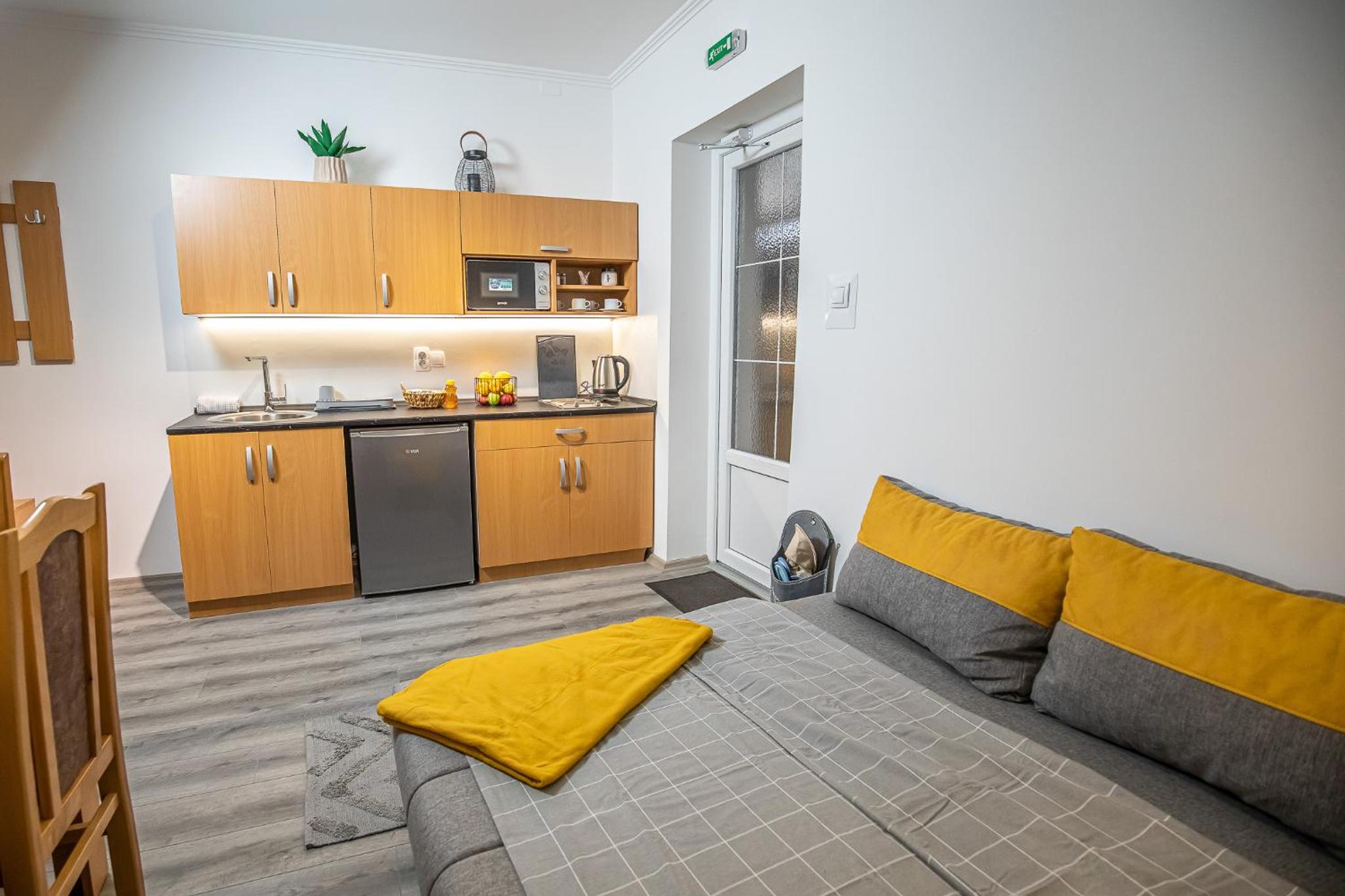 One-Bedroom Apartment photo 1