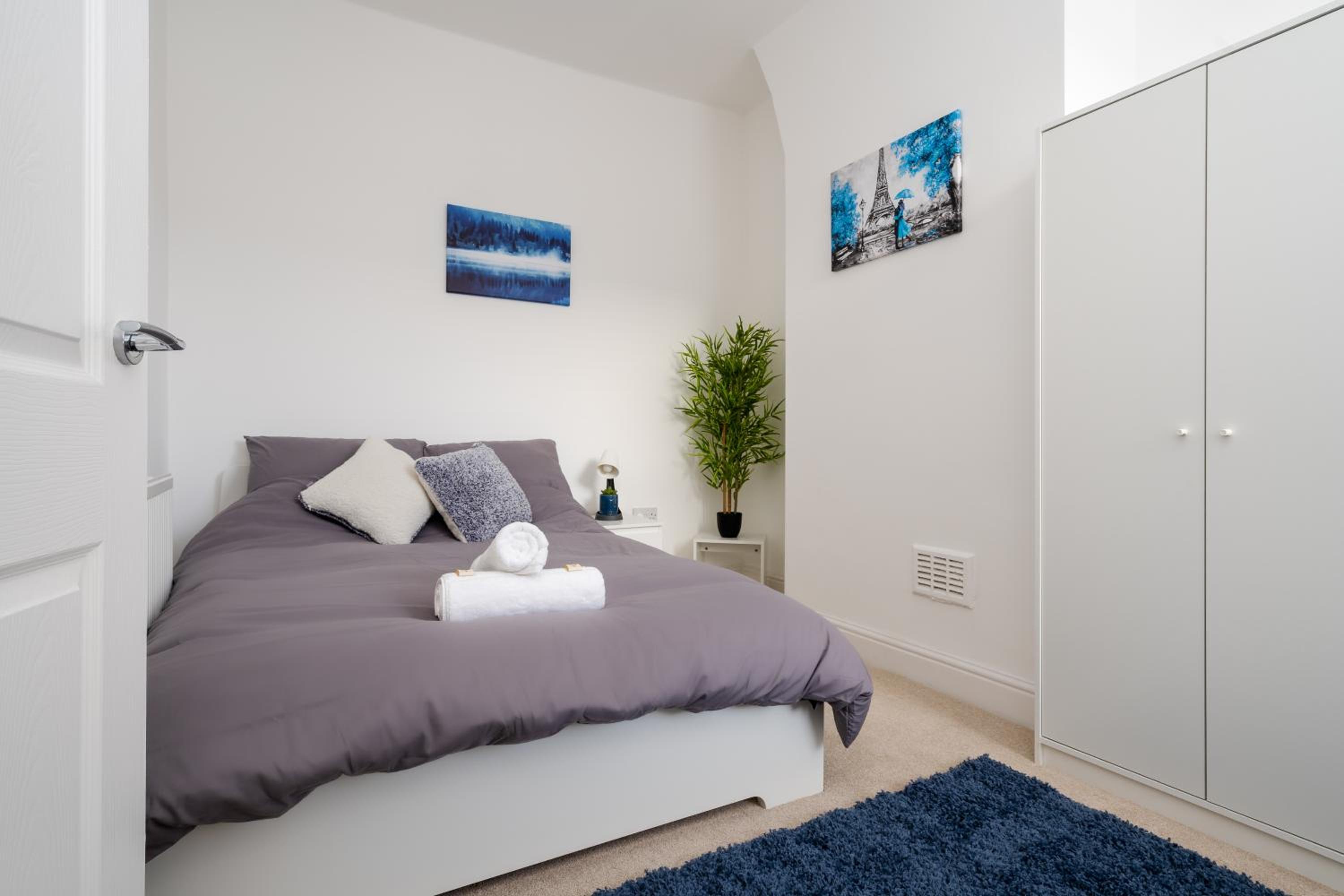 Apartment photo 2