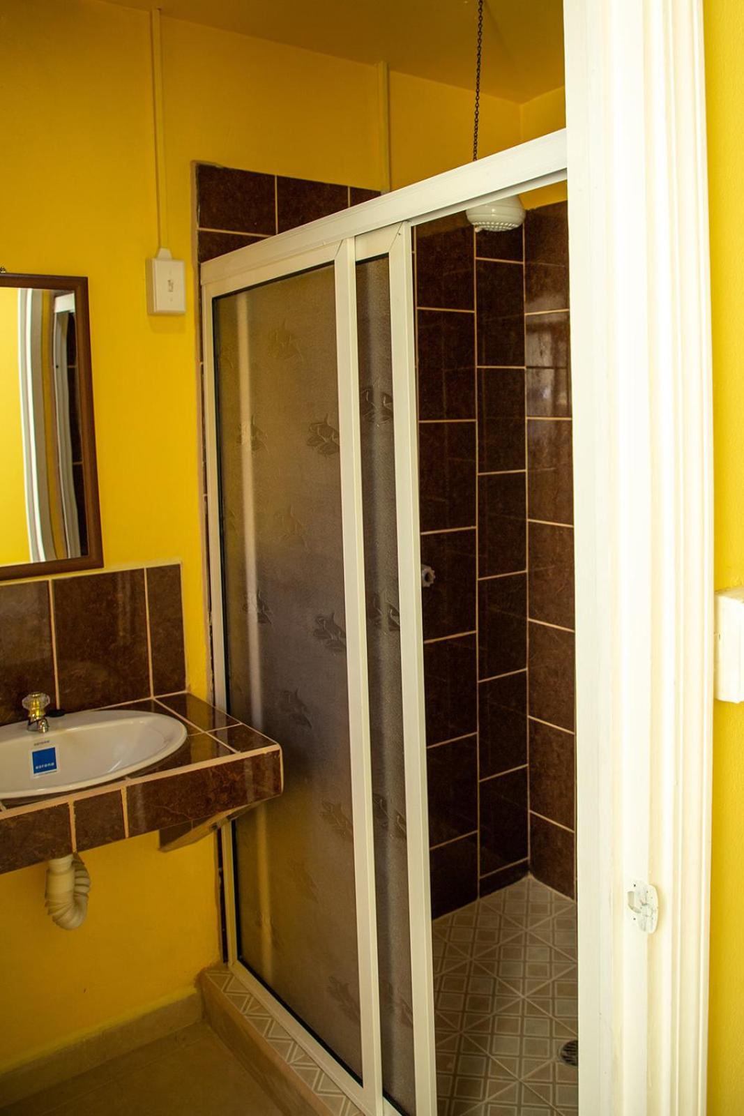 Queen Room photo 3