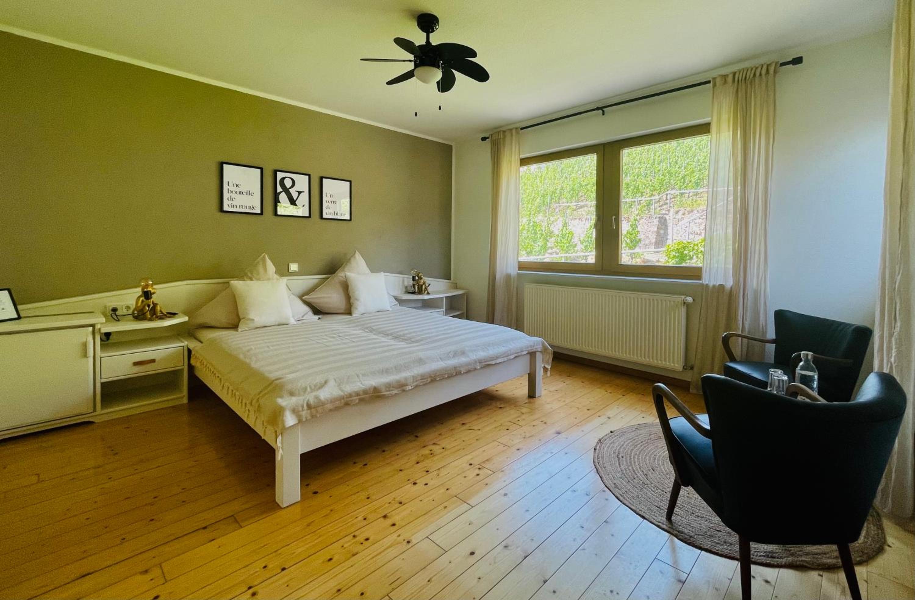 Standard King Room photo 2