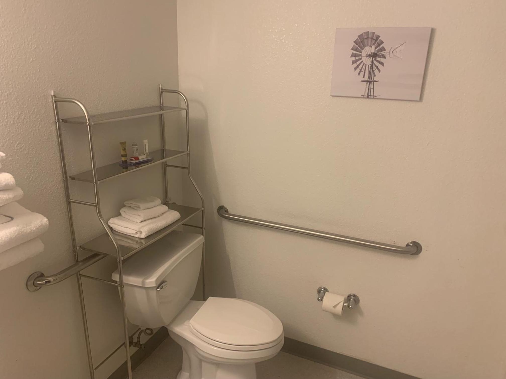 Queen Room with Tub - Non Smoking - Photo 5