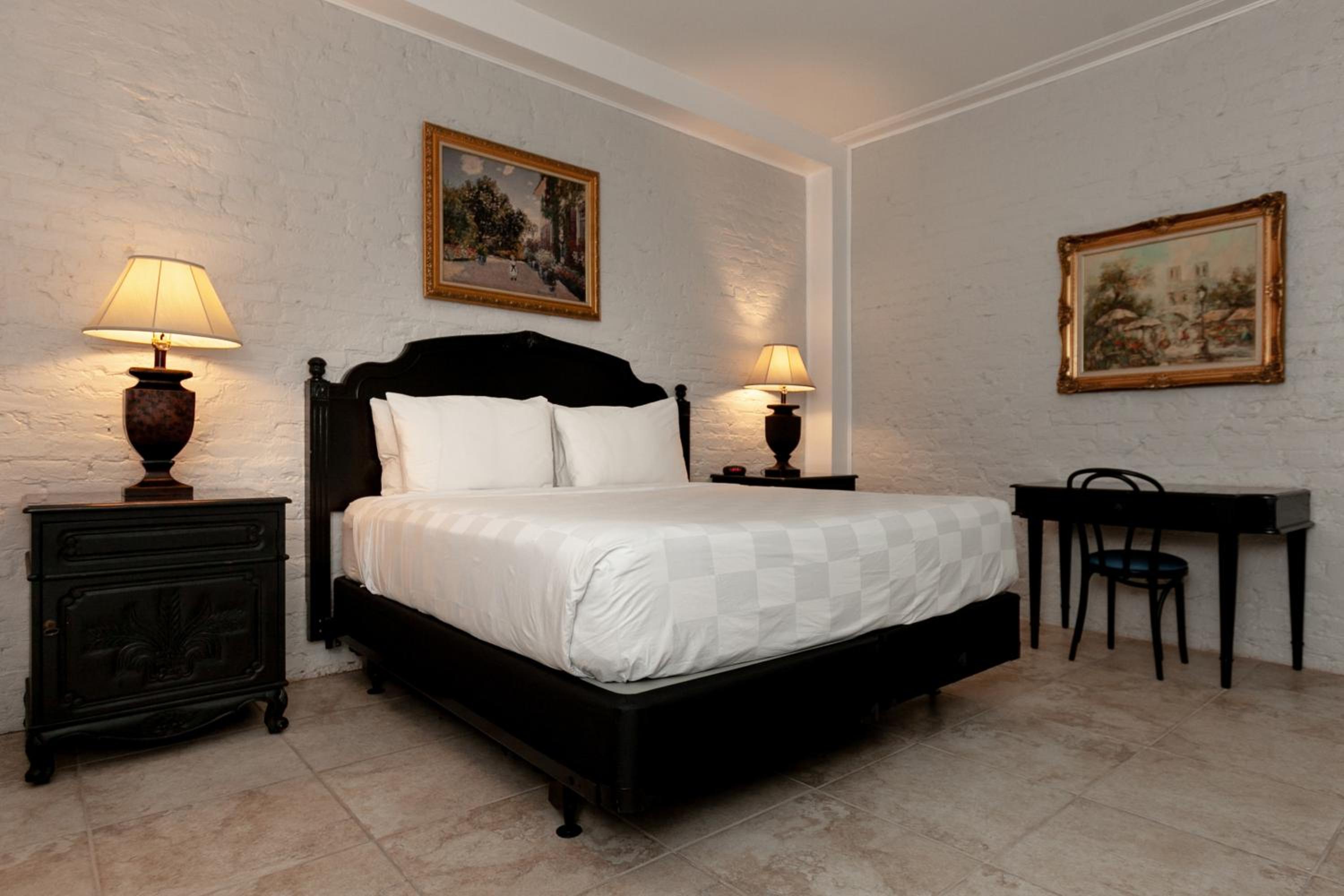Deluxe King Room - Photo 3
