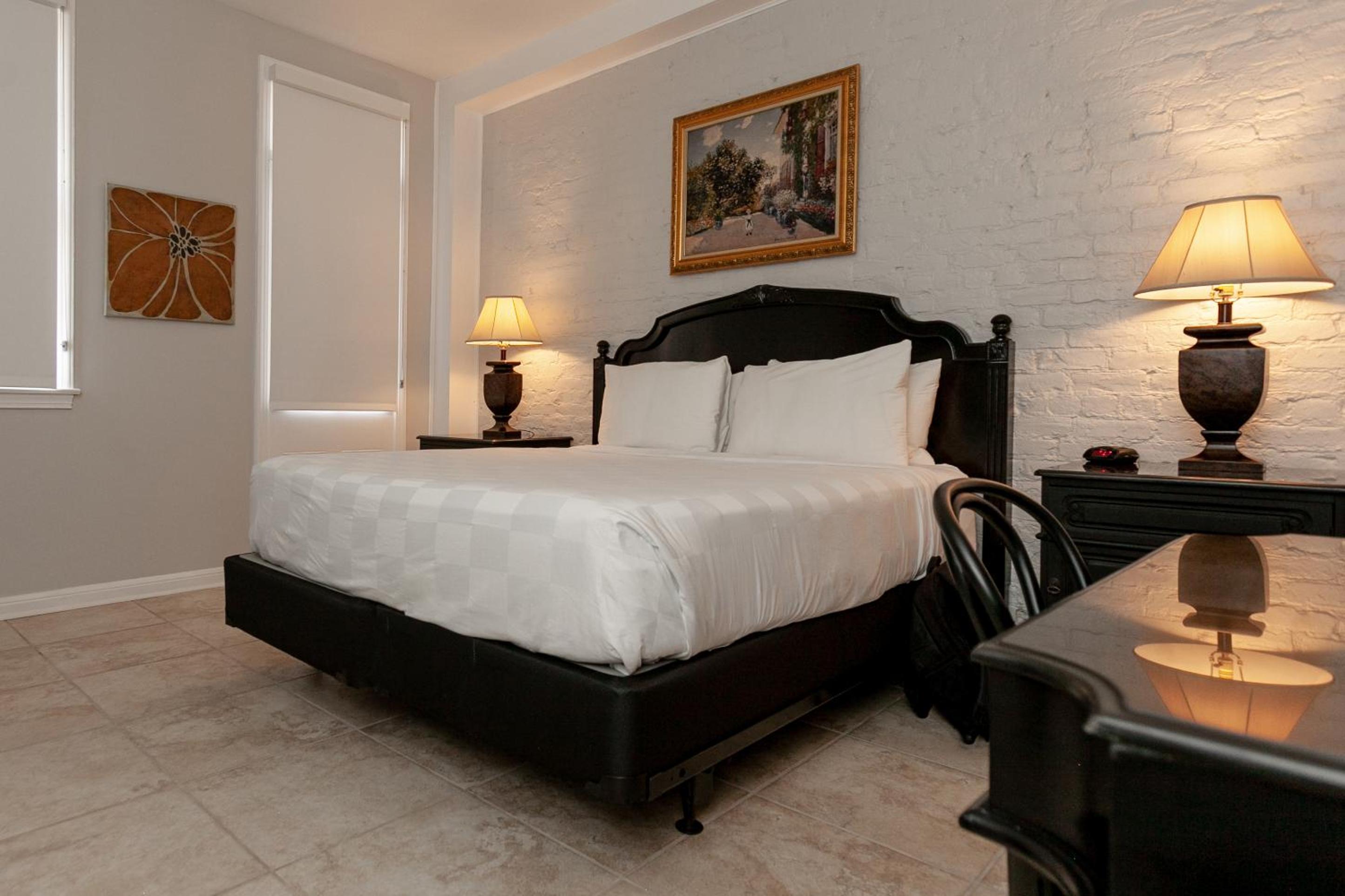 Deluxe King Room - Photo 1