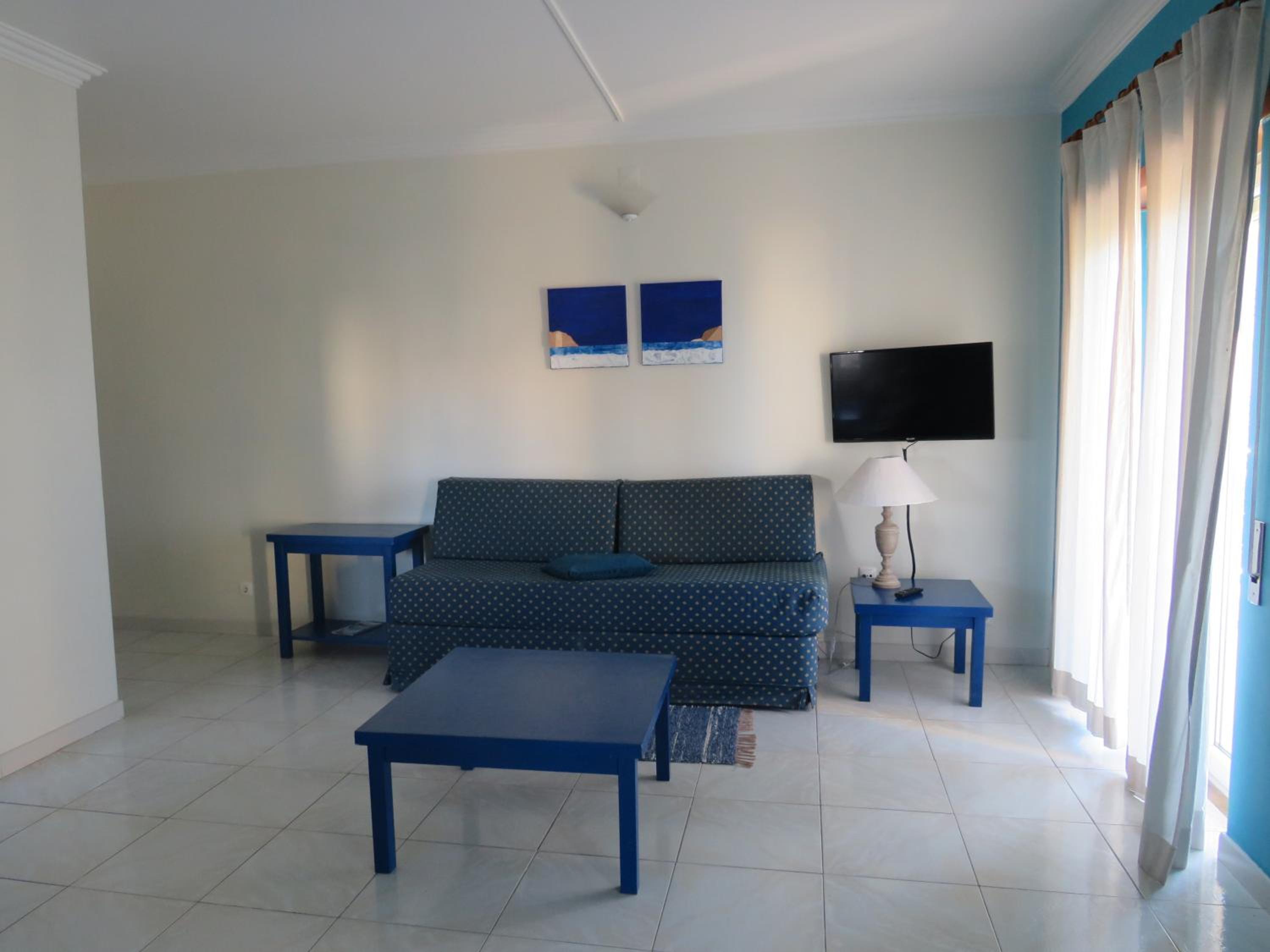 Two-Bedroom Apartment with Sea View - Photo 13