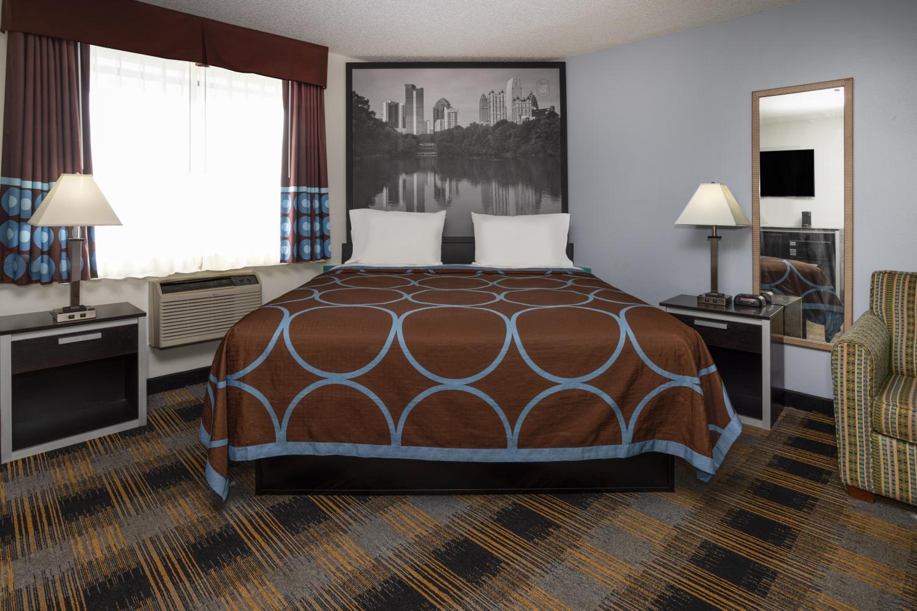 Deluxe King Suite - Non-Smoking - Photo 4