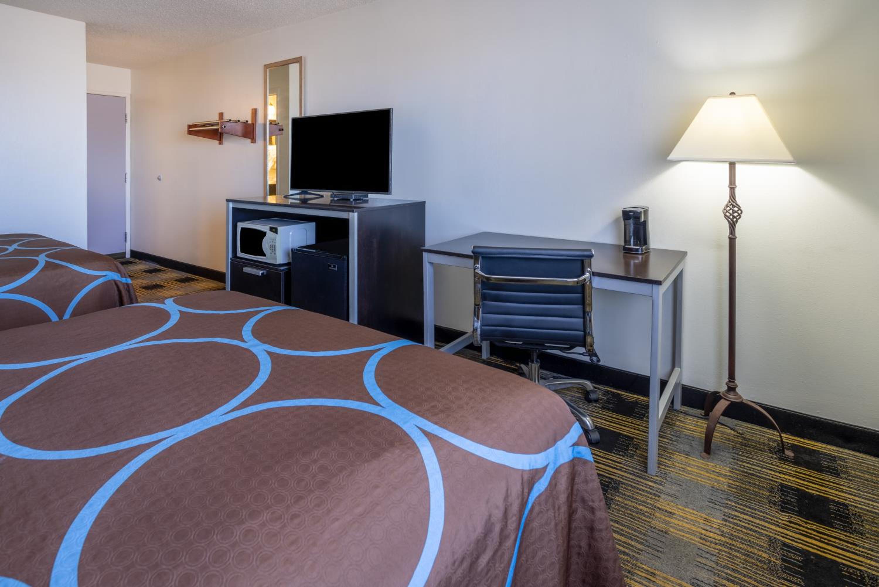 Double Room with Two Double Beds - Non-Smoking - Photo 3