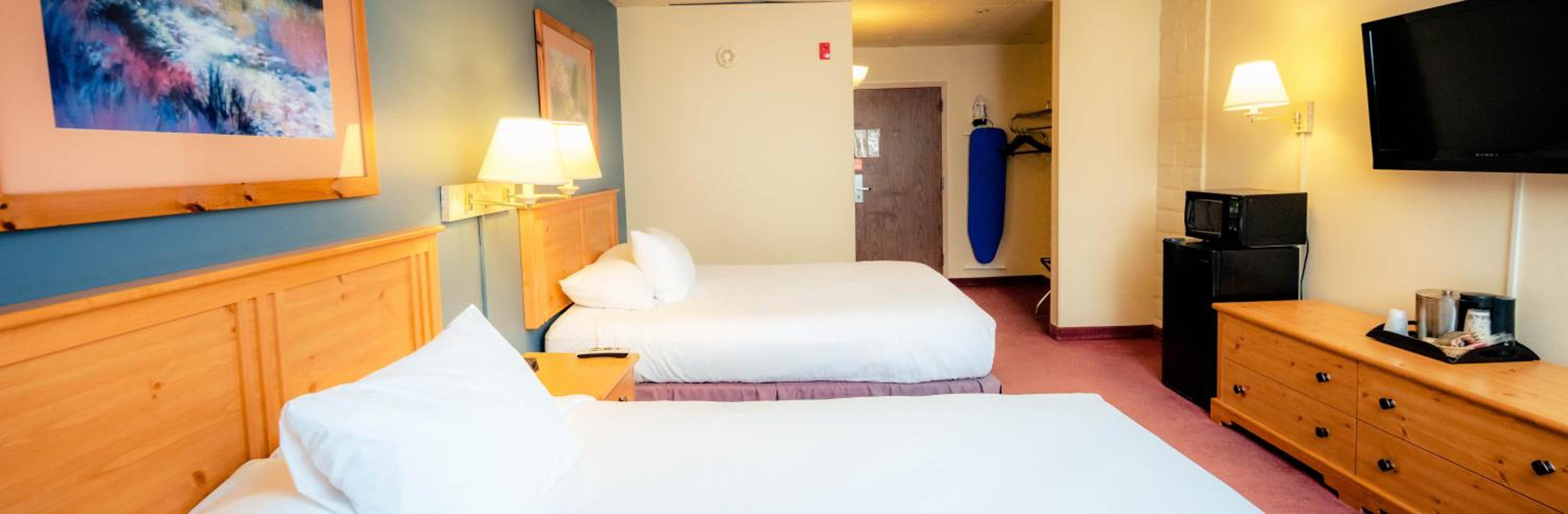 Standard Queen Room with Two Queen Beds - Non Smoking  - Photo 3