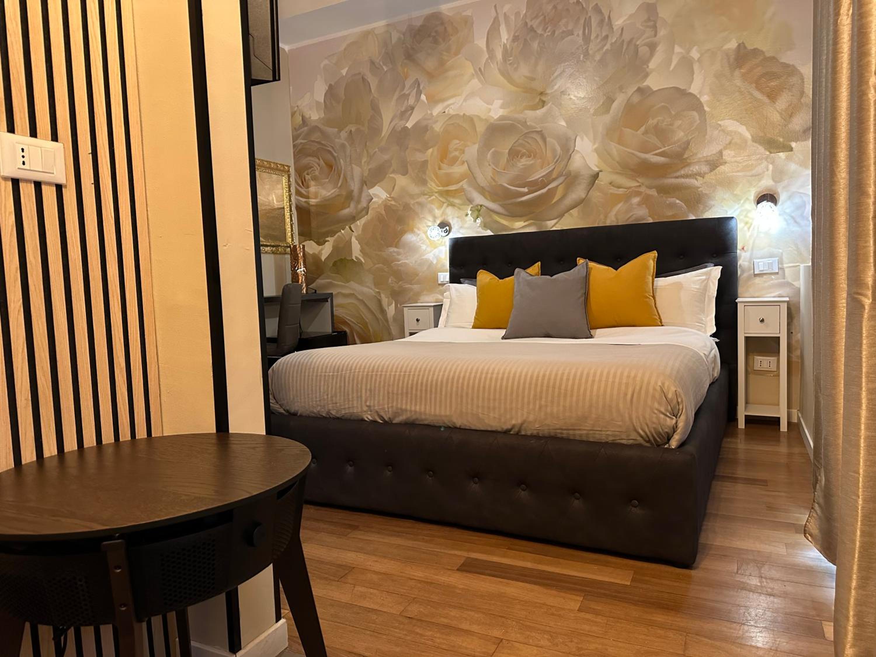 Double Room with Balcony - Photo 2