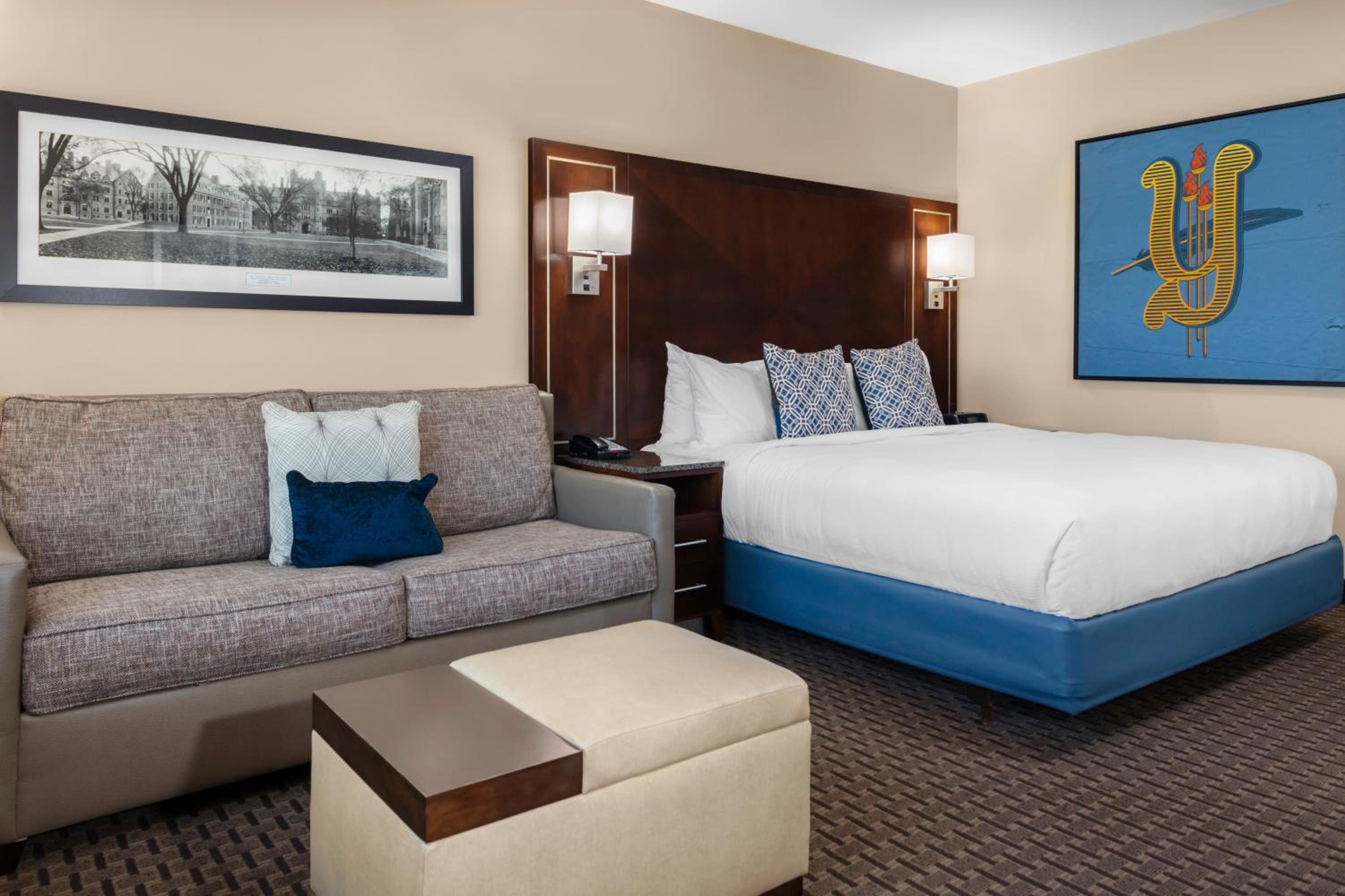 King Room with Sofa Bed - Photo 1