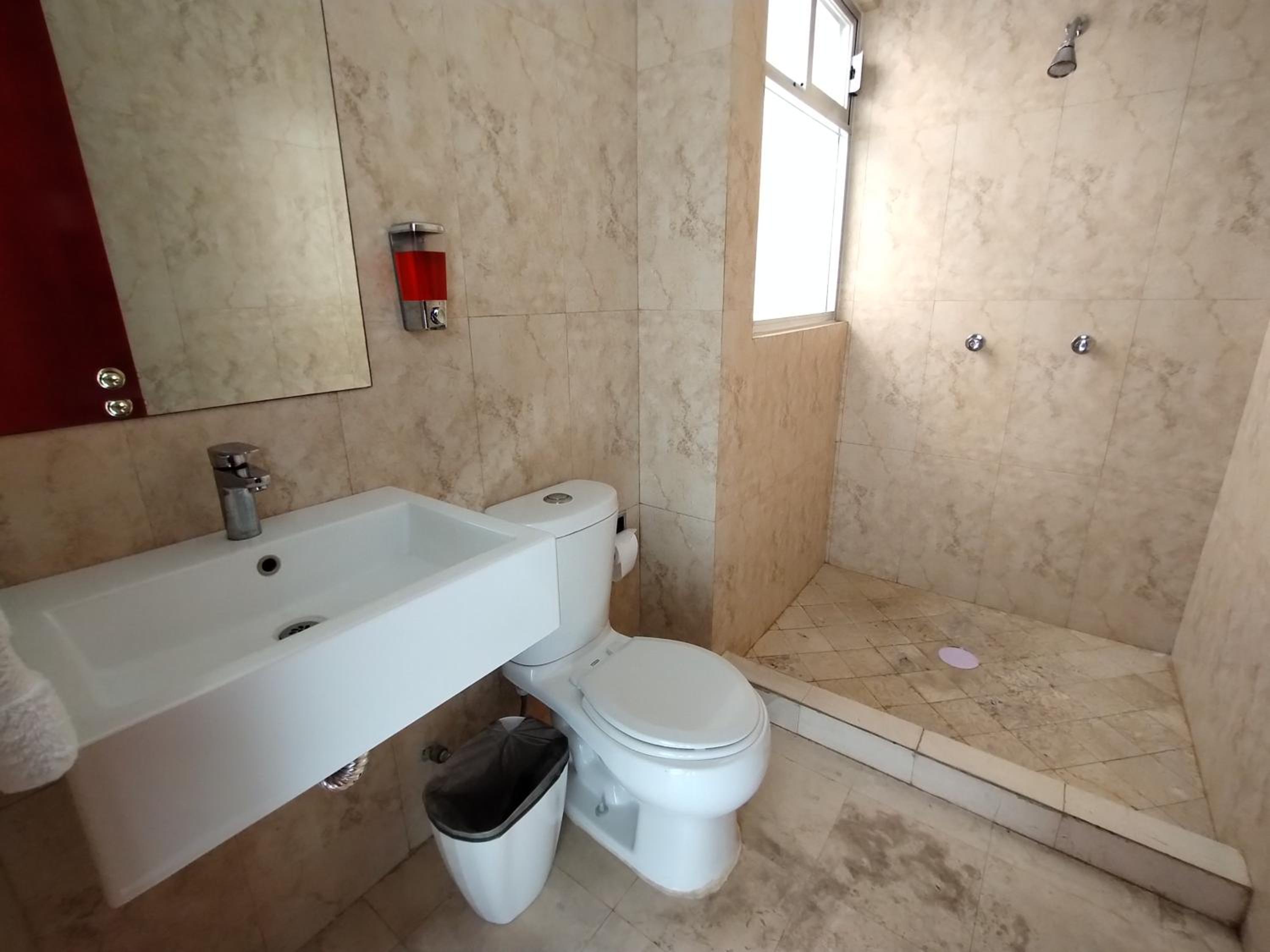 Standard Double Room - Photo 7