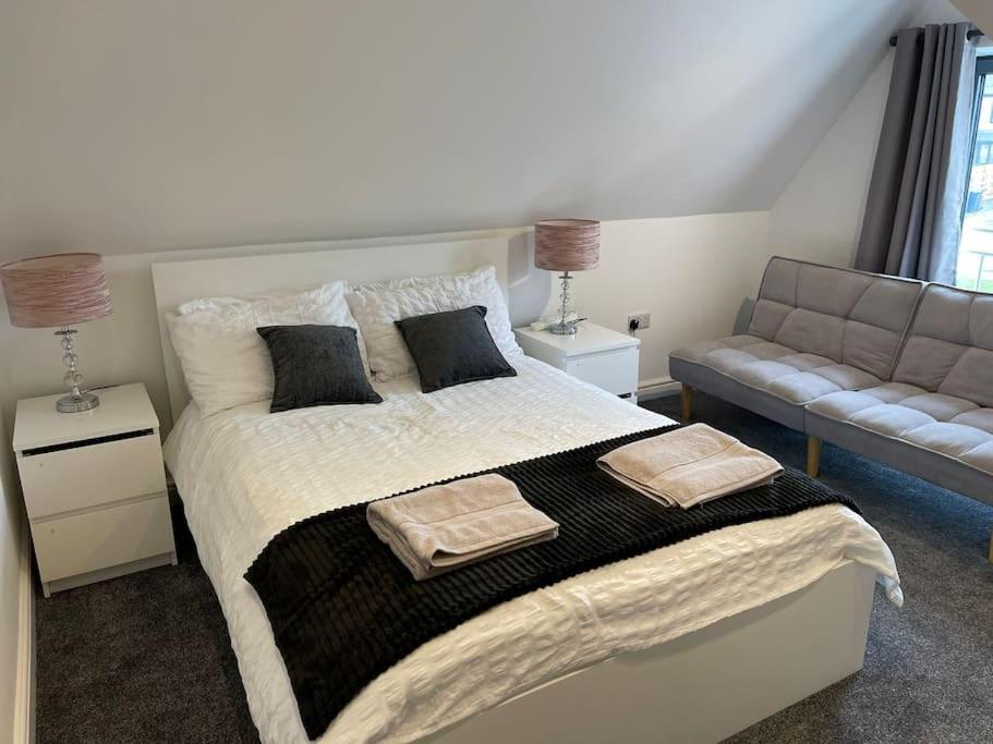One-Bedroom Apartment photo 1