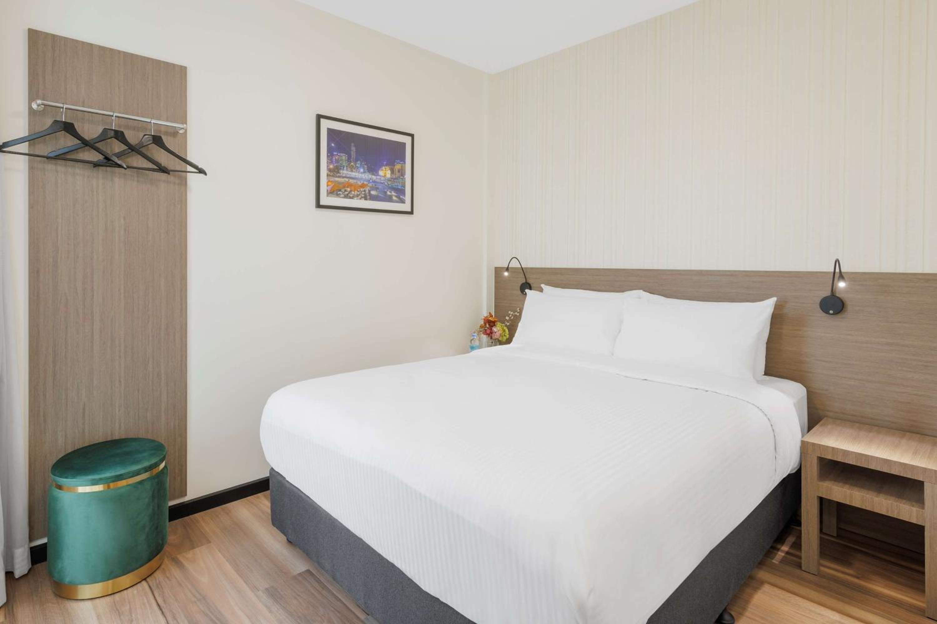 Executive Queen Room - Photo 1