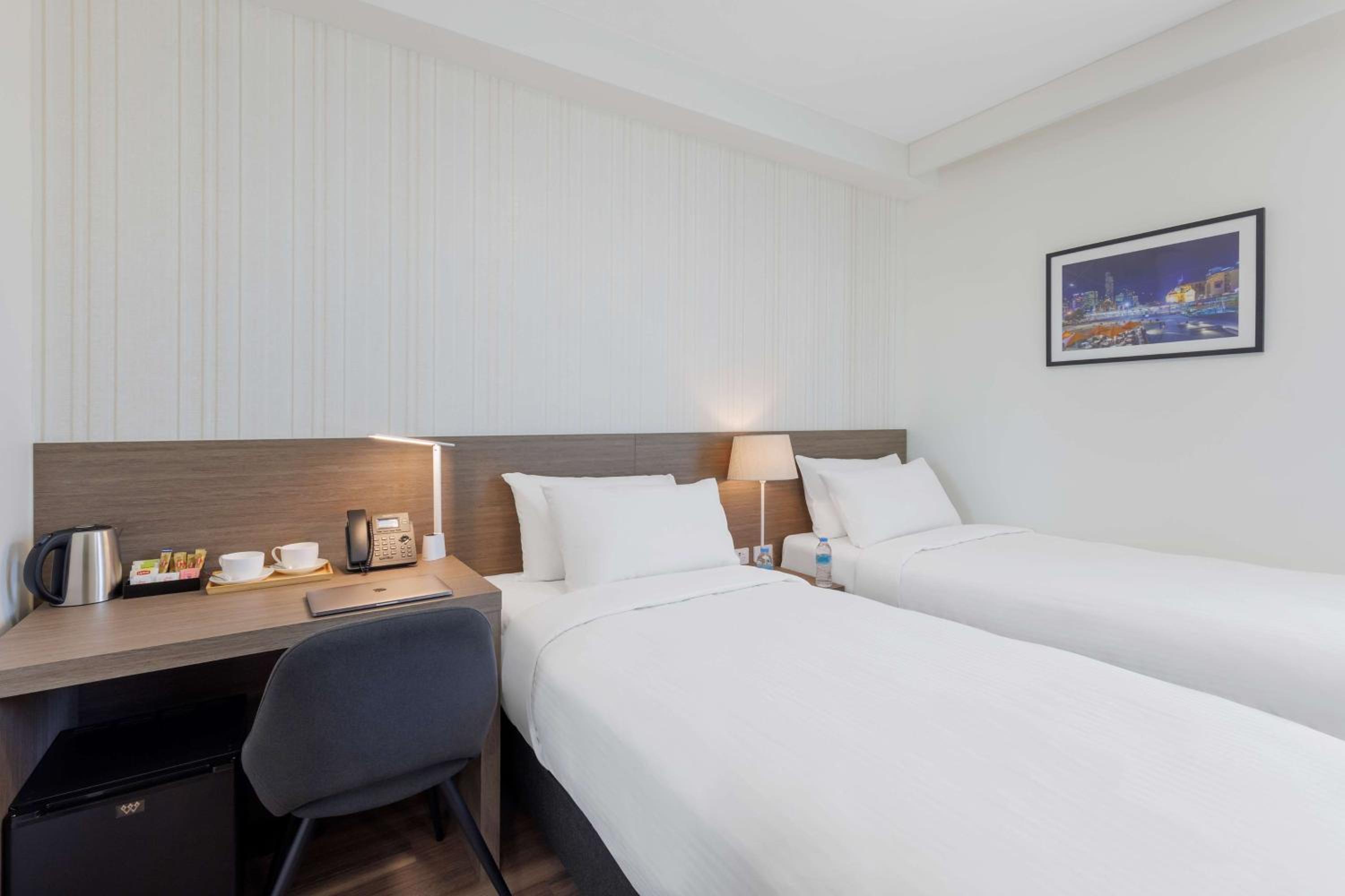 Executive Twin Room - Photo 2