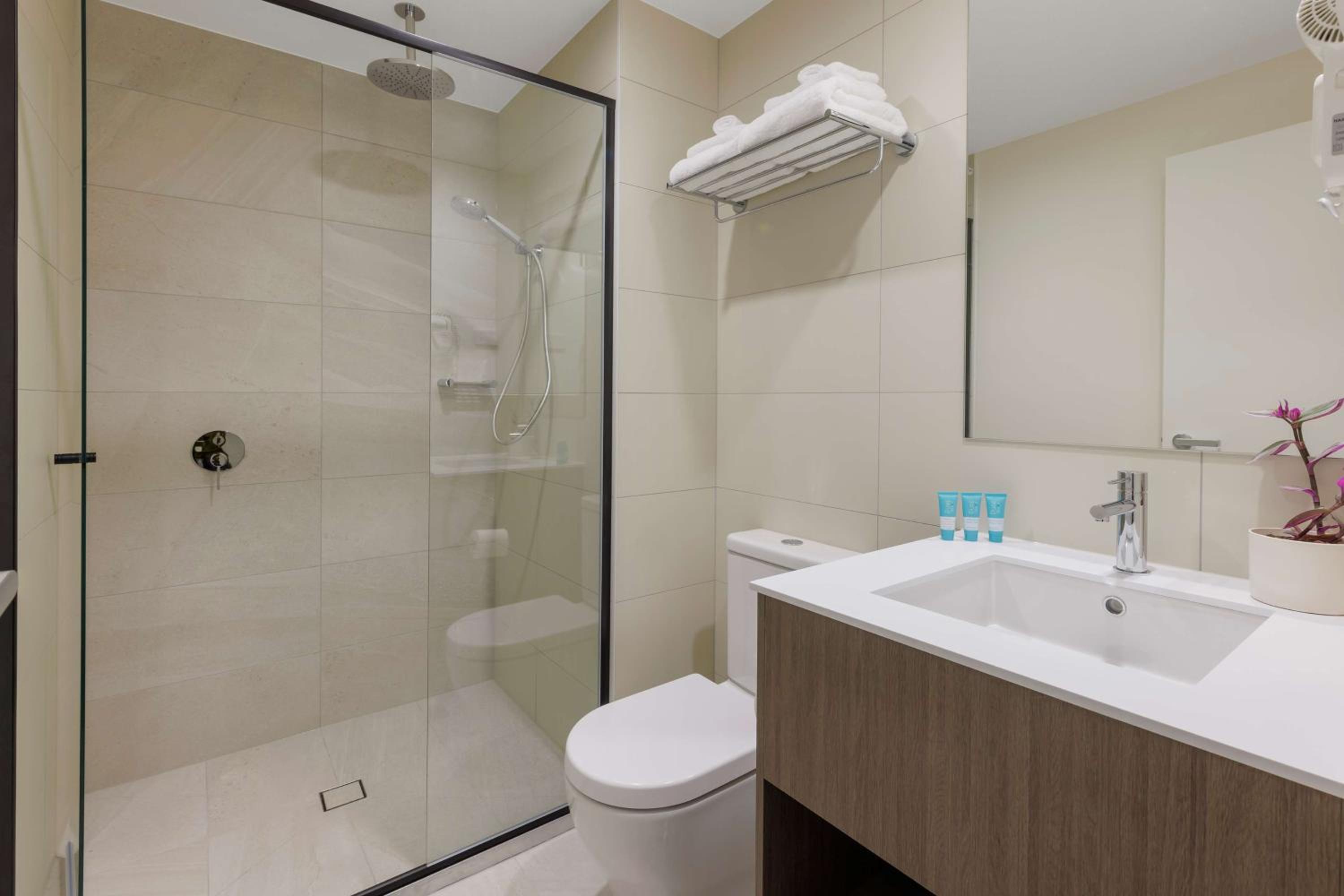 Executive Queen Room - Photo 6