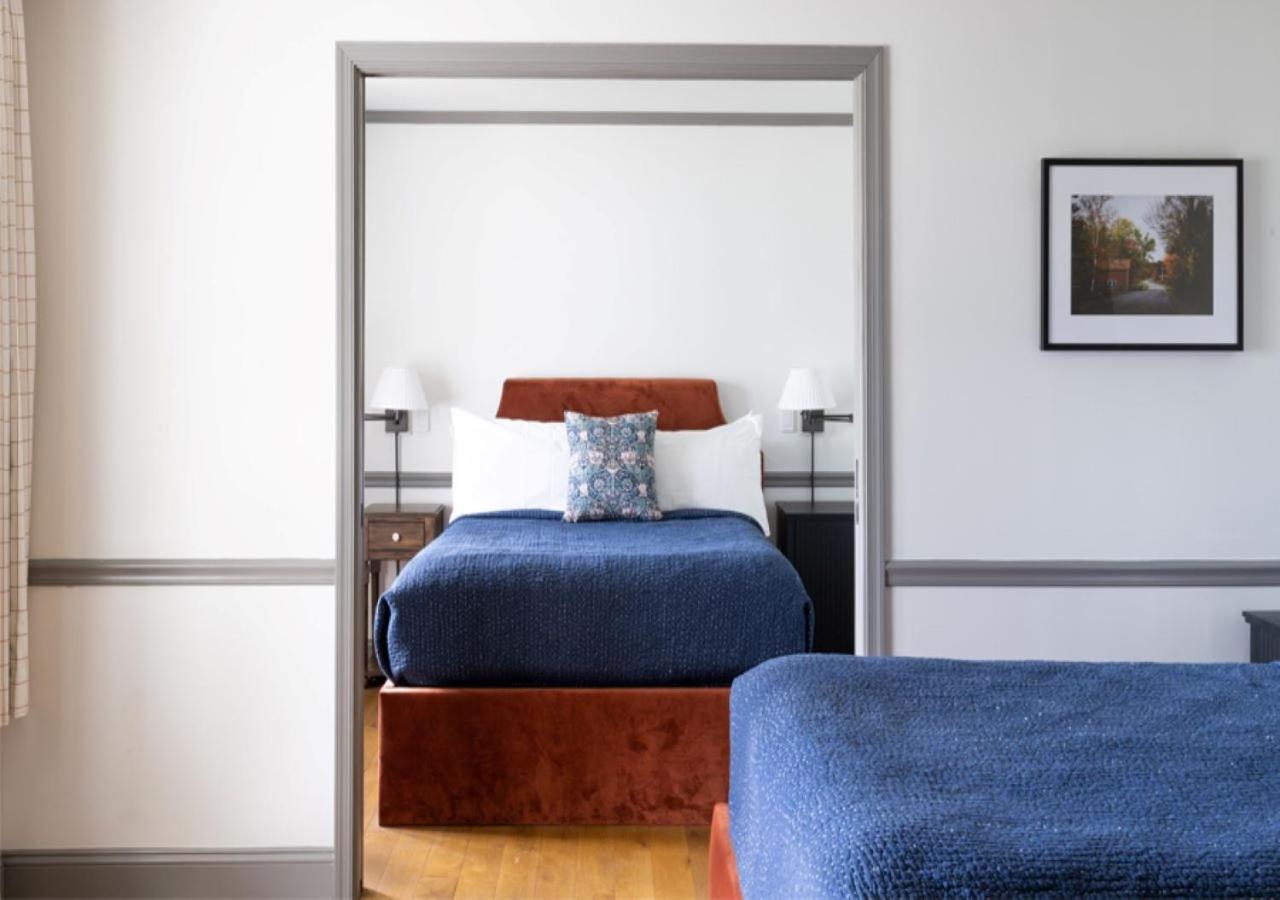 Super Big Suite w/Balcony Accessible - Photo 2