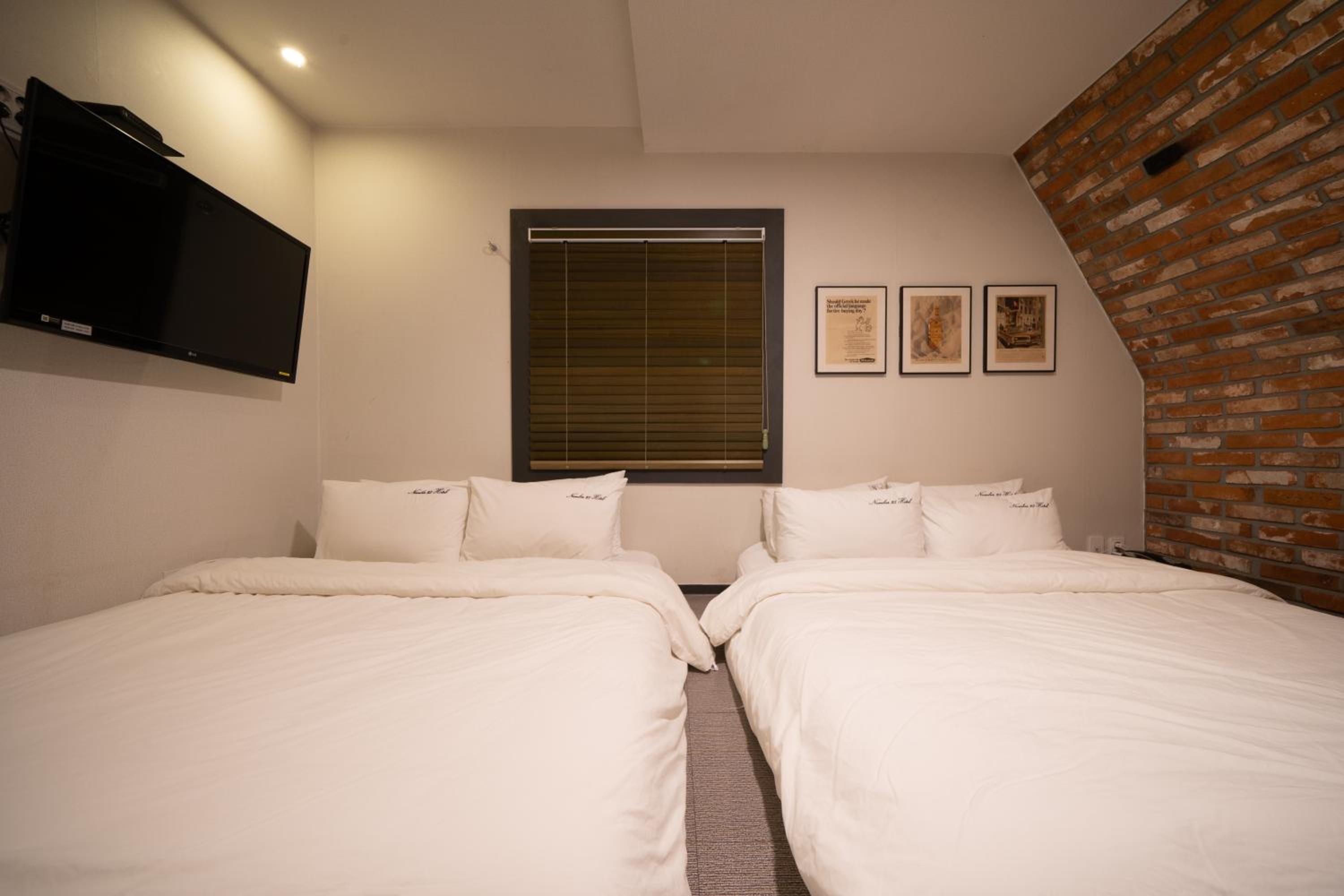 Deluxe Family Room - Photo 1