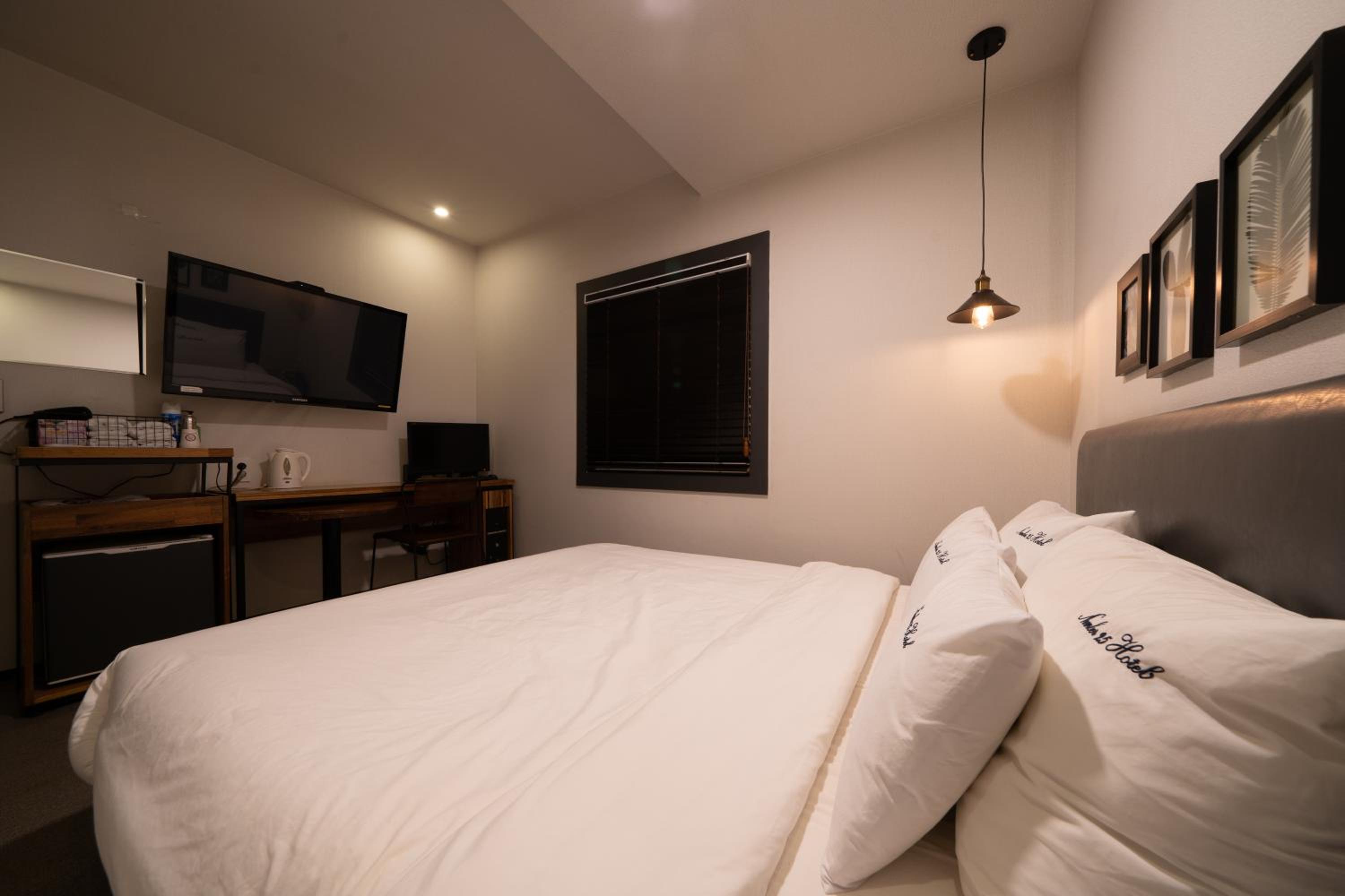 Standard Double Room - Photo 6