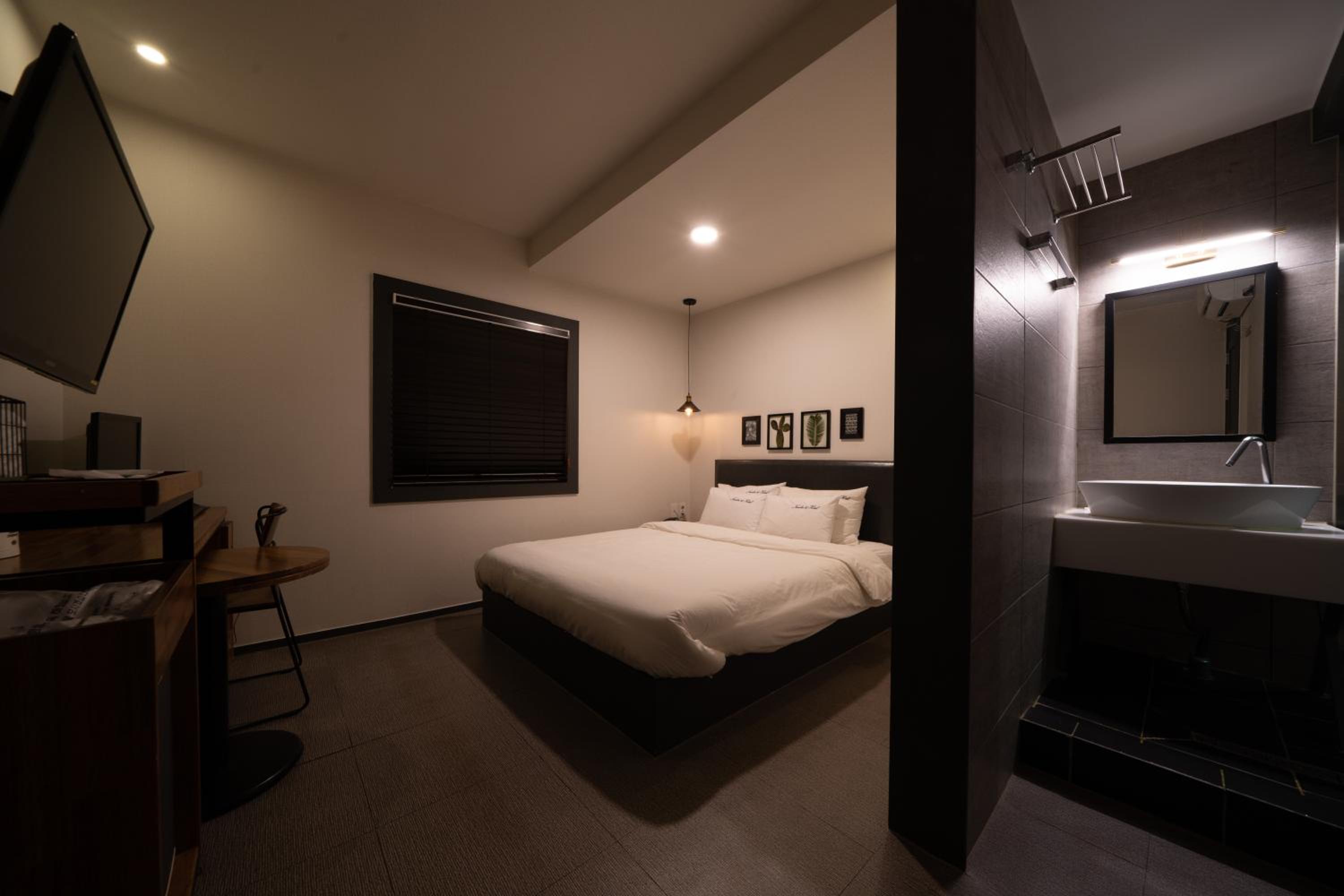 Standard Double Room - Photo 3
