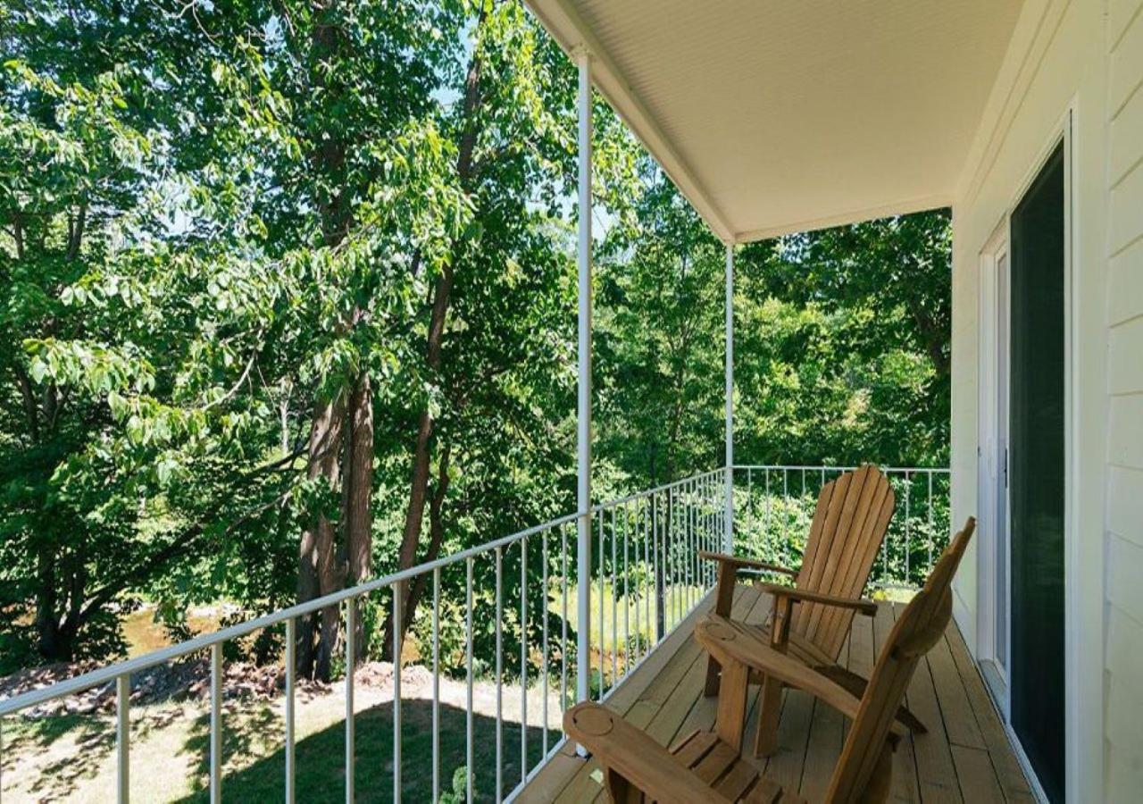 Streamside View Queen w/Balcony - Photo 2