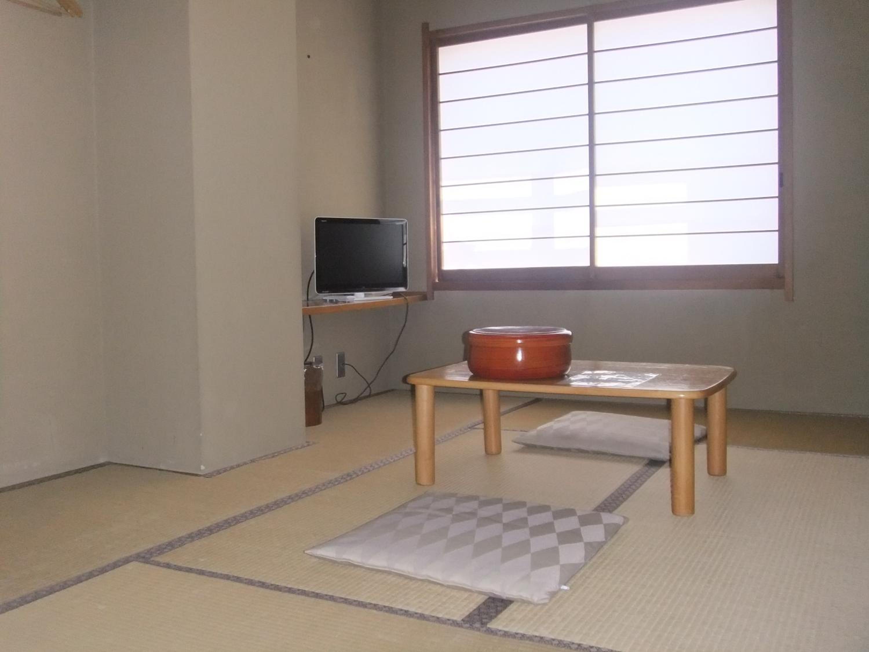 Japanese-Style Quadruple Room with Shared Bathroom - Non-Smoking photo 2