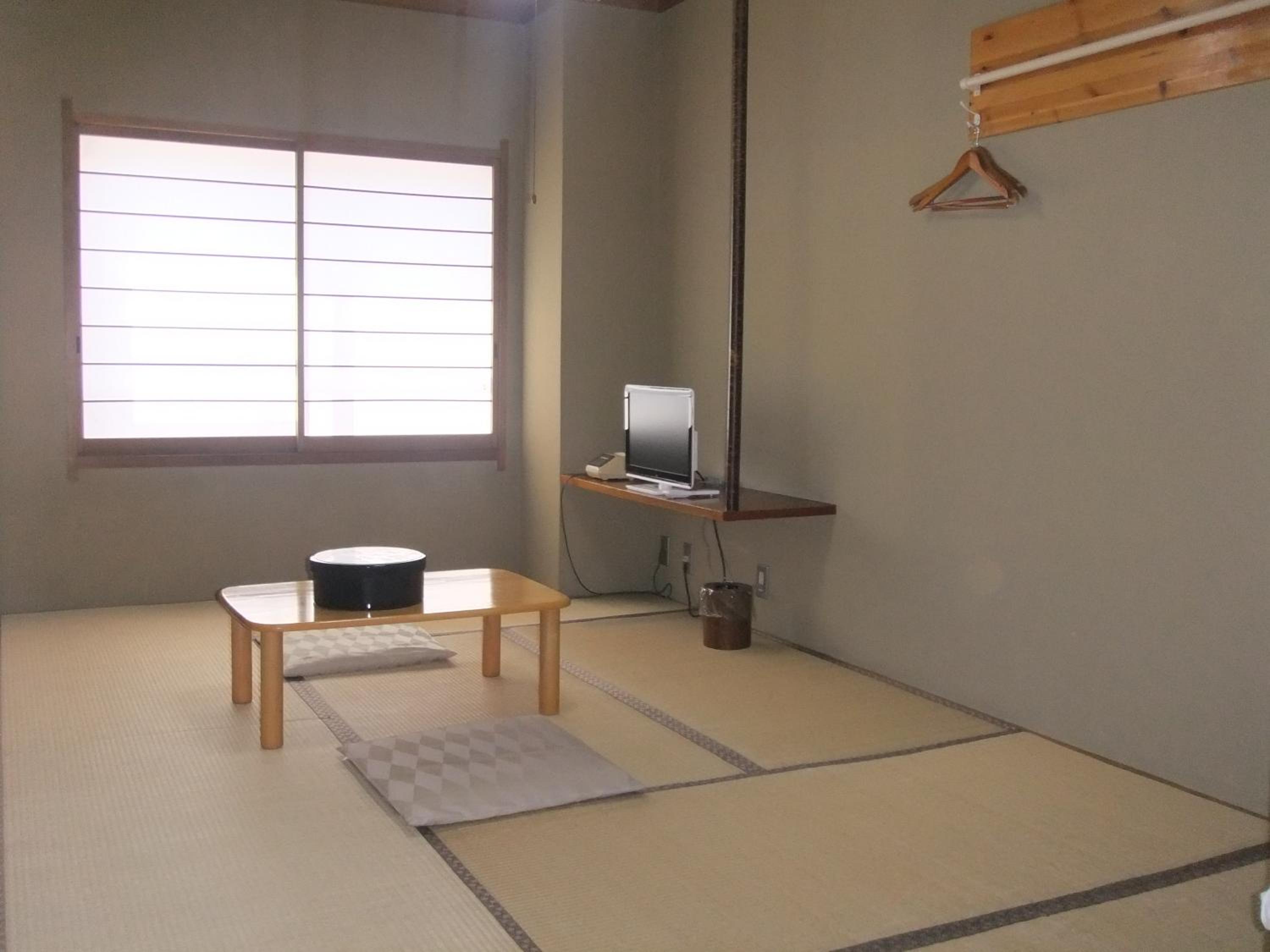 Japanese-Style Quadruple Room with Shared Bathroom - Non-Smoking photo 3