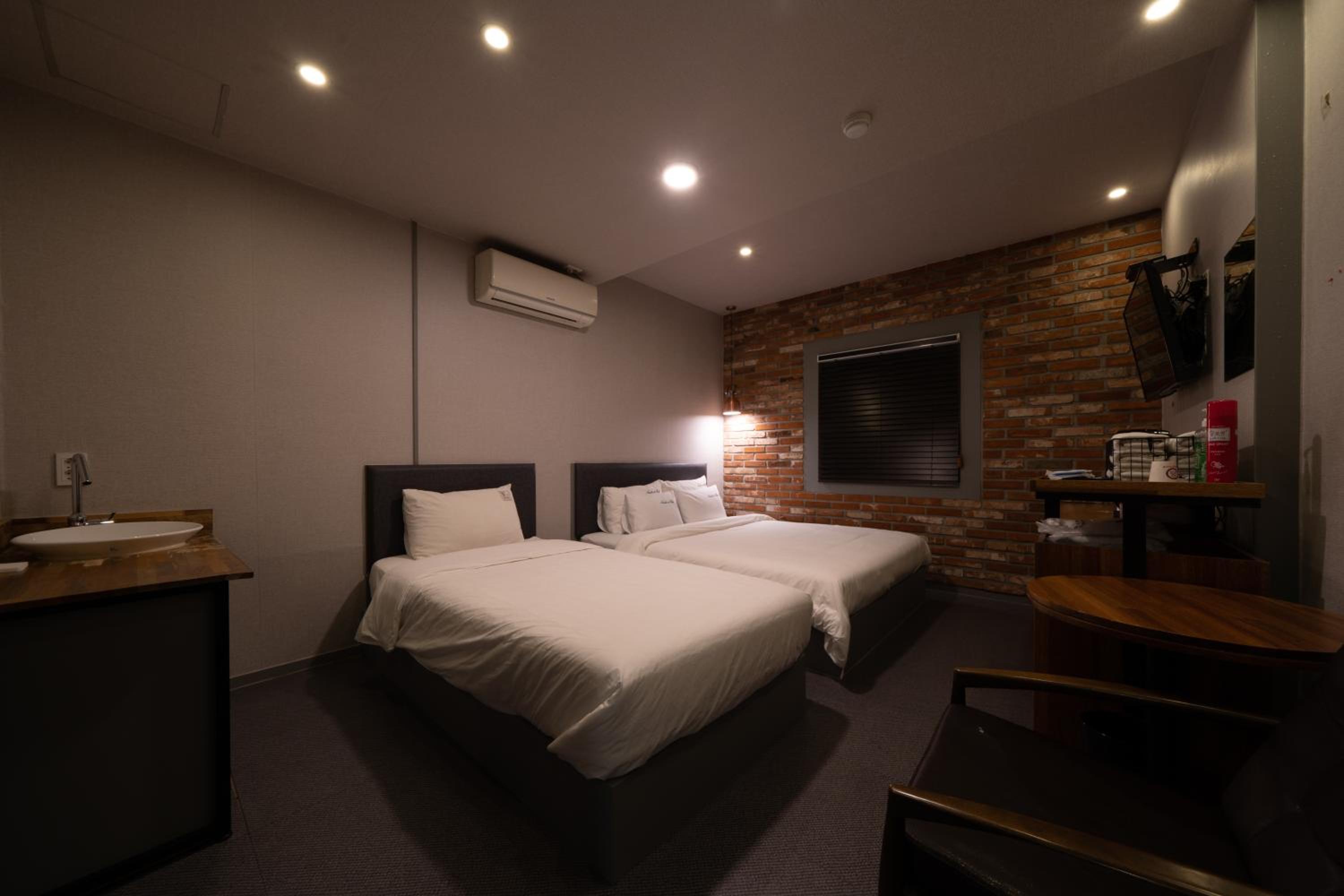 Deluxe Twin Room - Photo 3