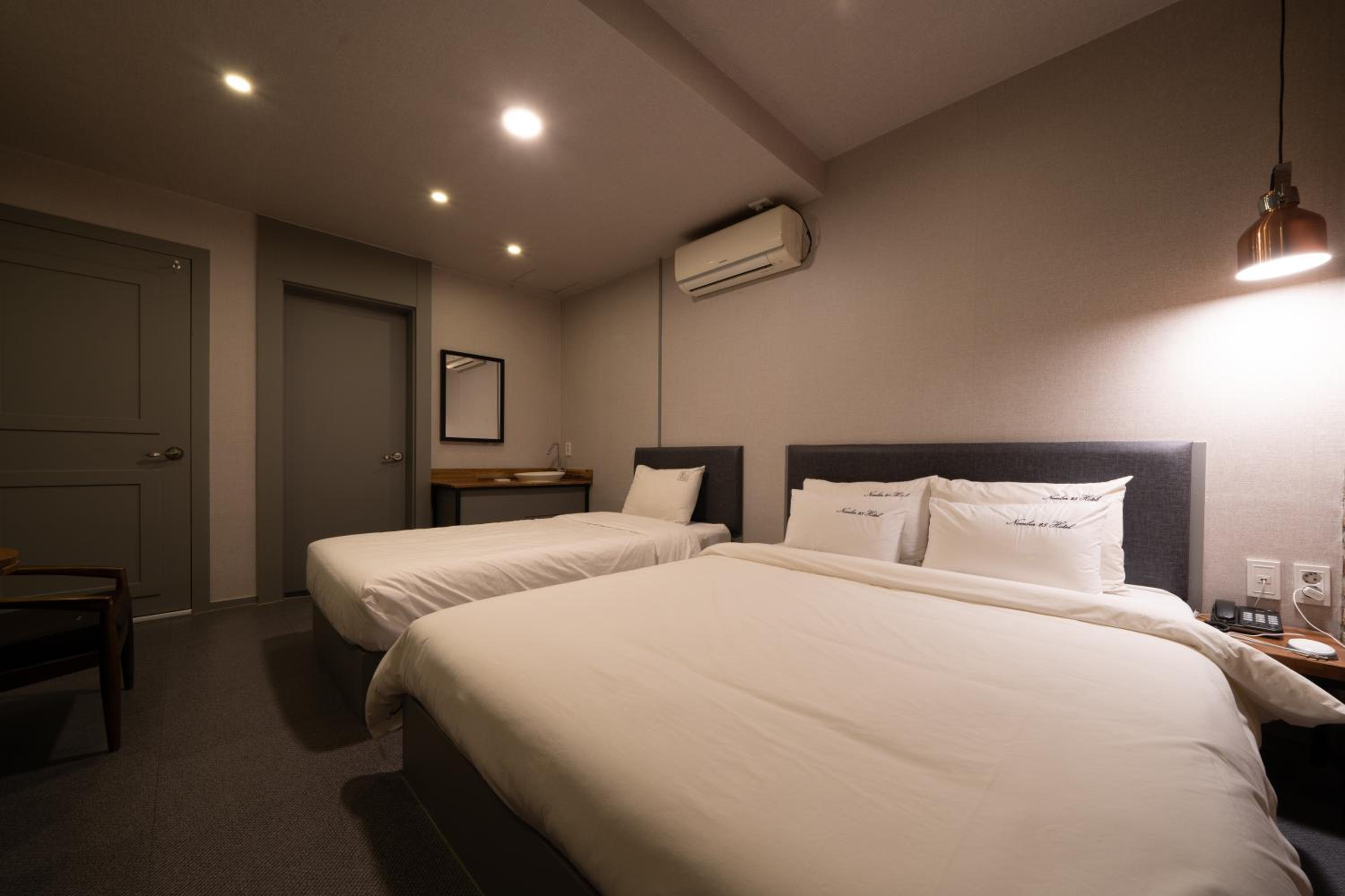 Deluxe Twin Room - Photo 1