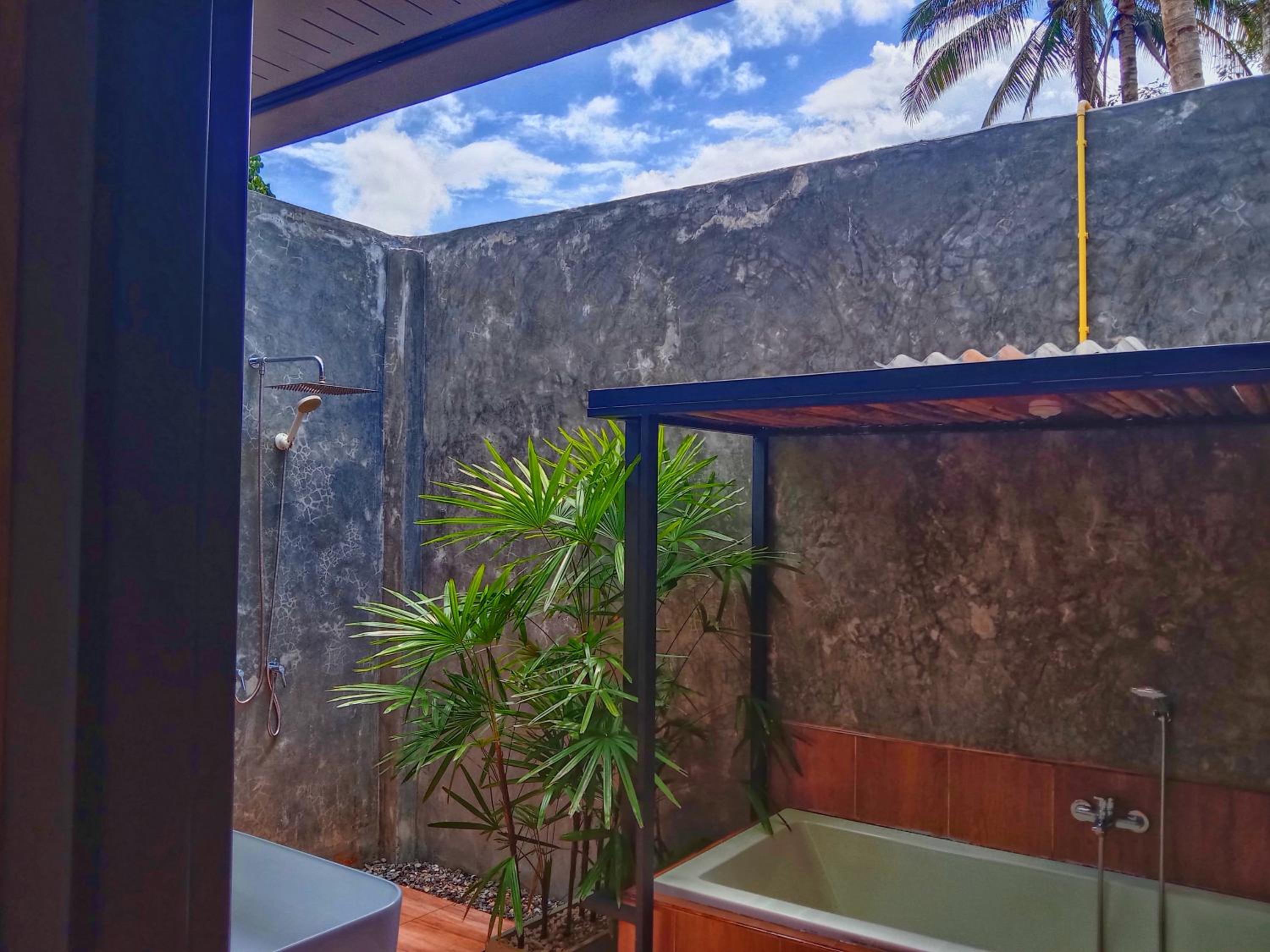 Double Room with Pool View - Photo 2
