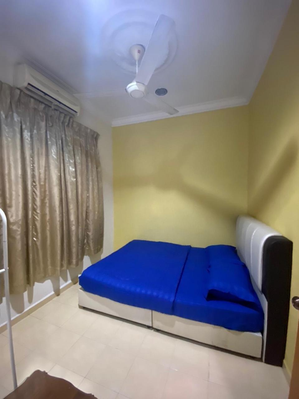 Three-Bedroom House photo 2