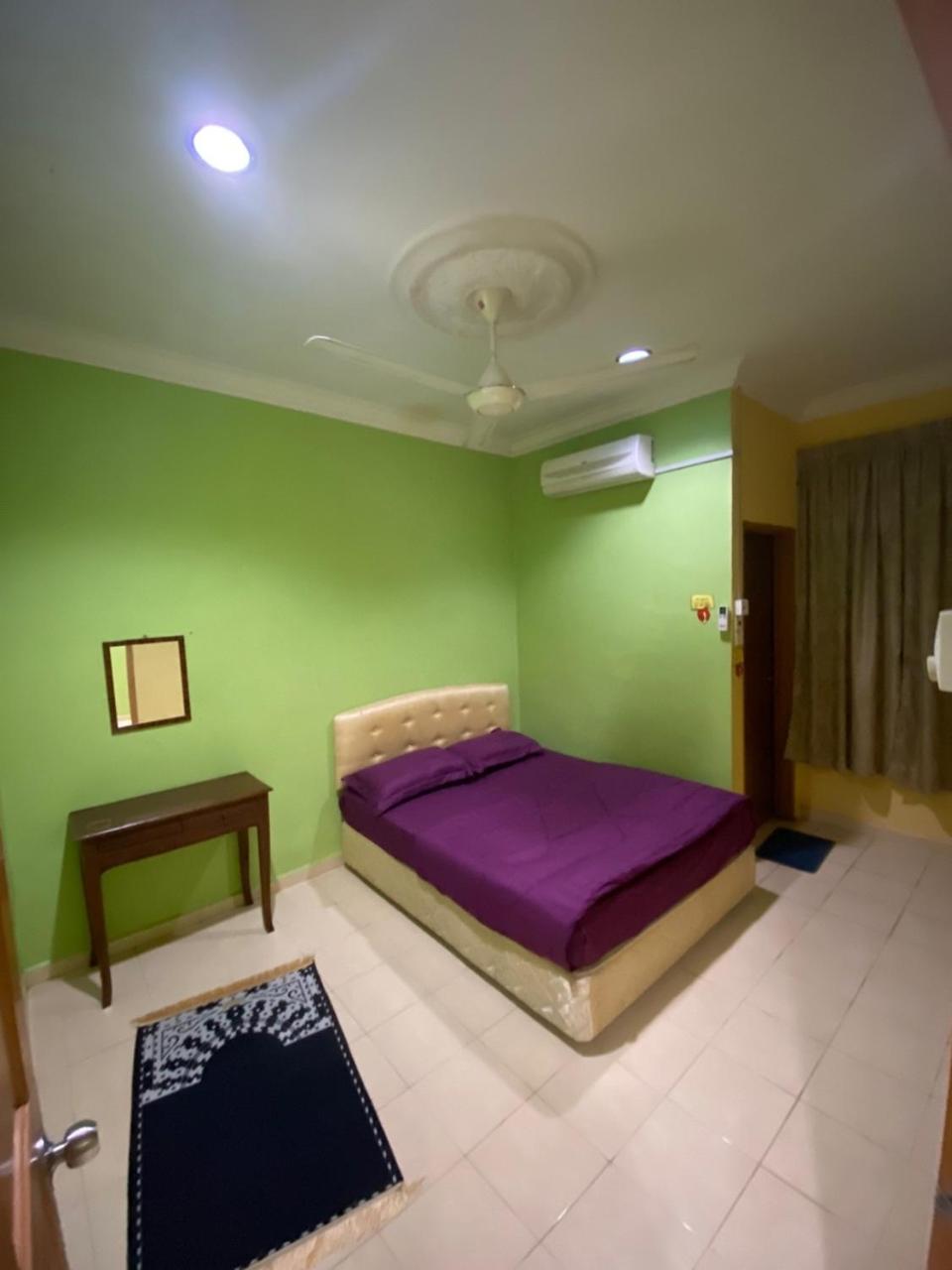 Three-Bedroom House photo 3