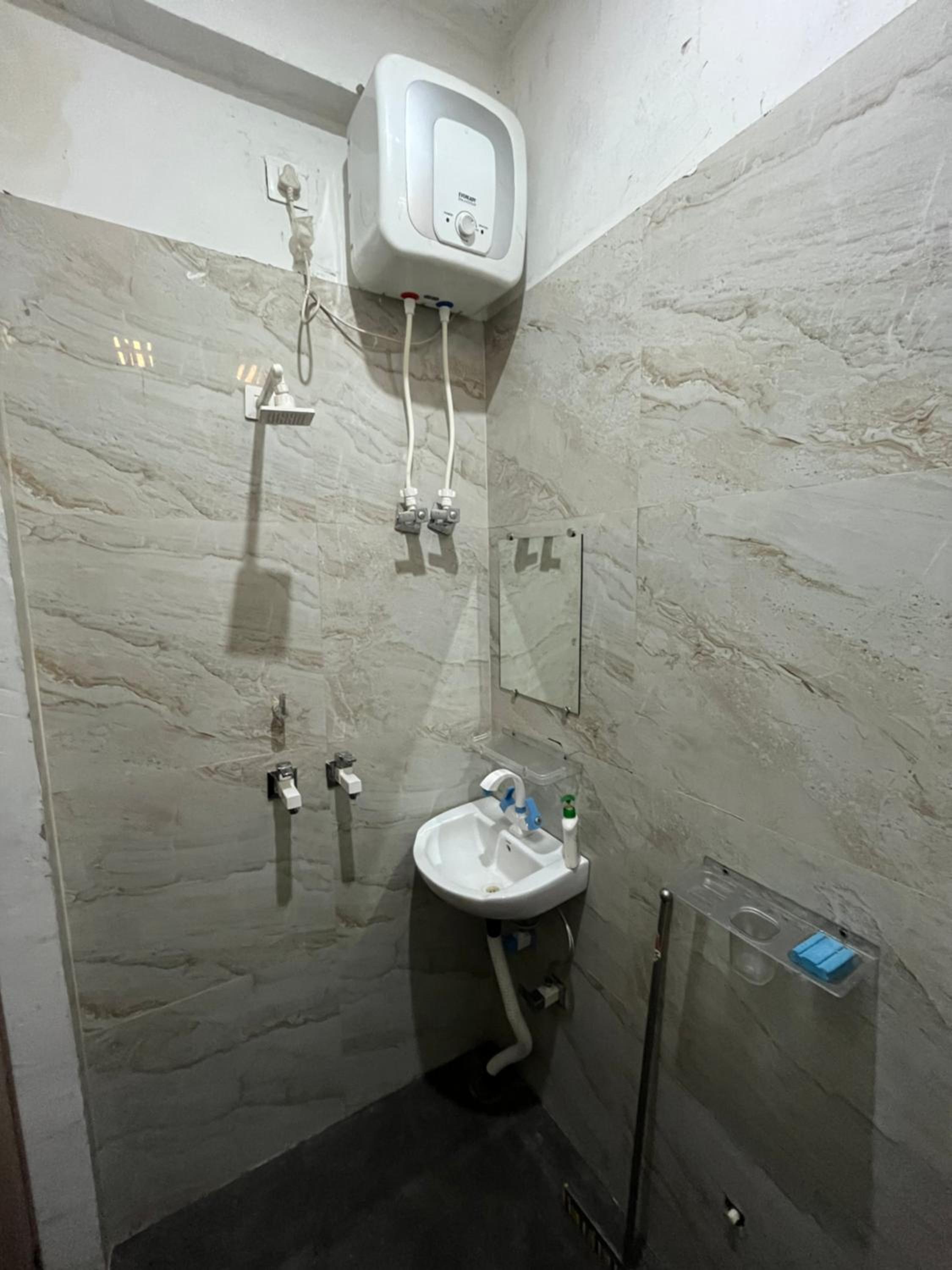 Double Room with Private Bathroom photo 3