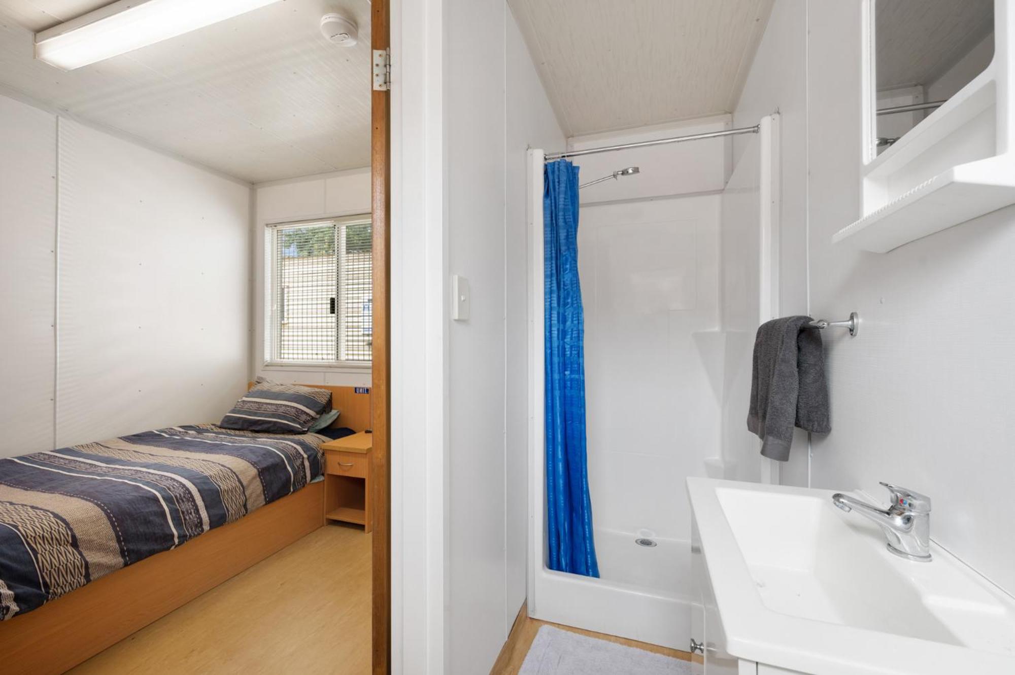 Single Room With Bathroom photo 2